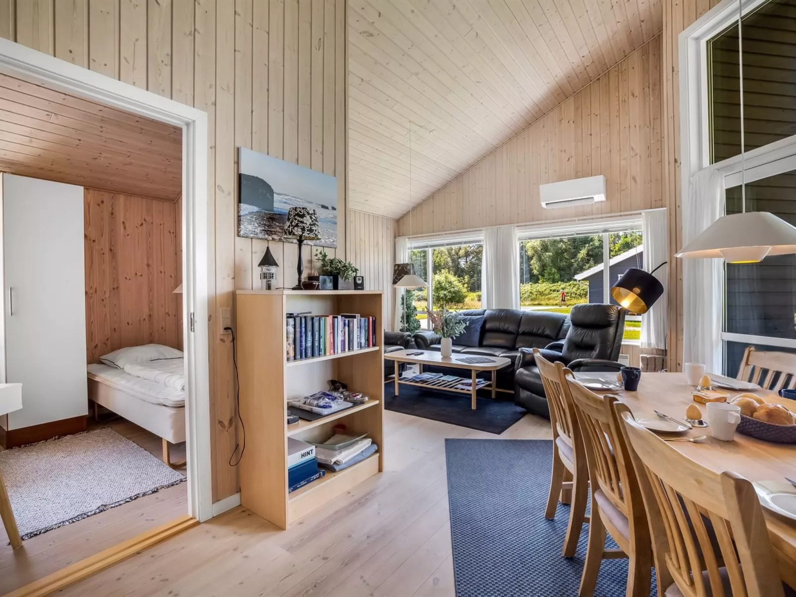 "Ernesta" -  from the sea-Binnen