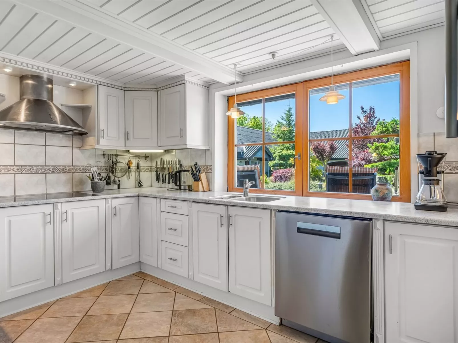 "Elia" - 5km to the fjord-Binnen