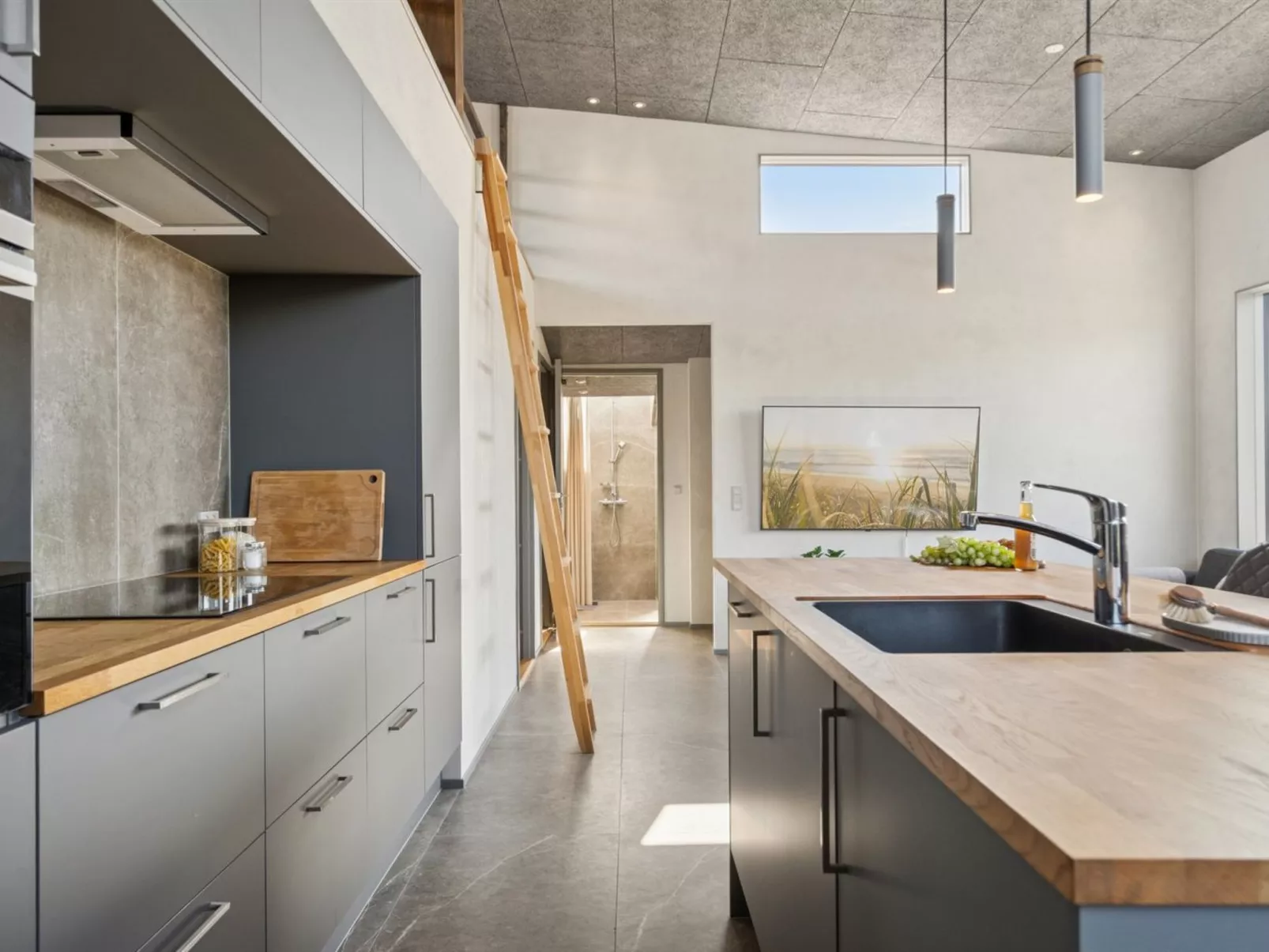 "Elvie" - 150m from the sea-Binnen