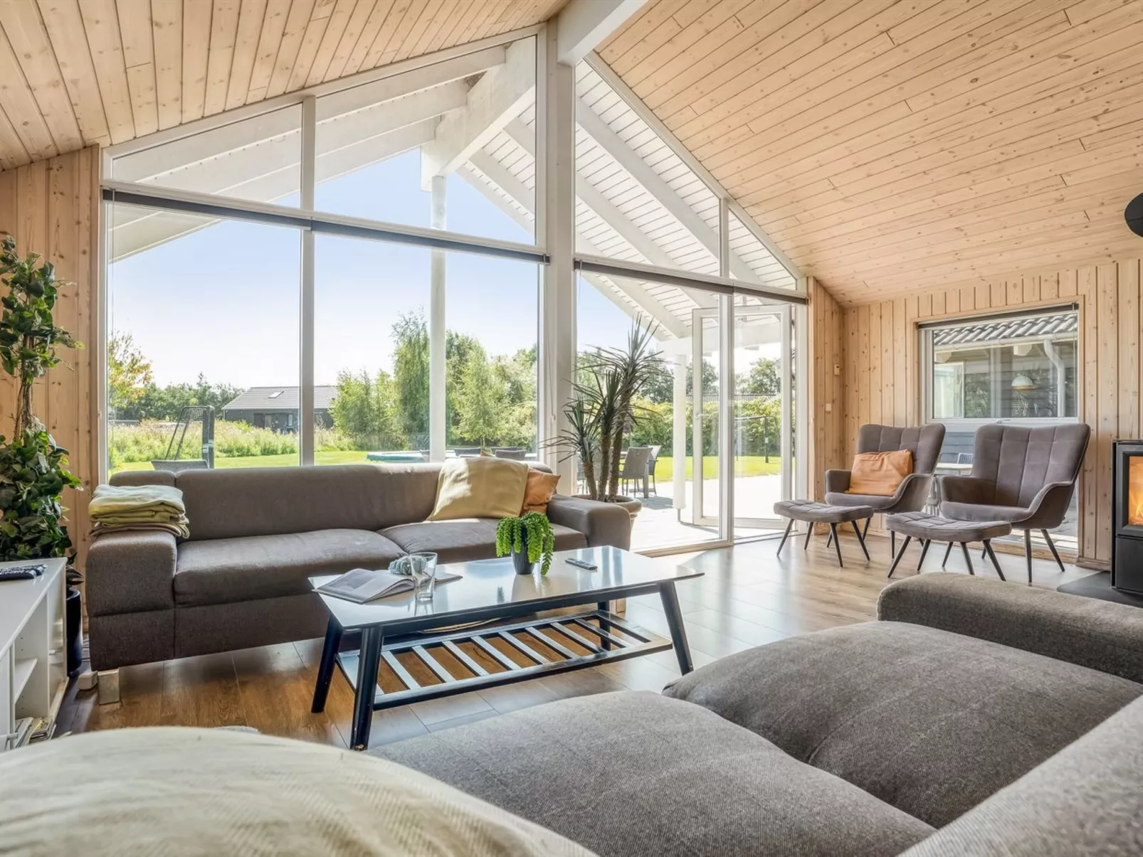 "Jurgis" - 900m from the sea-Binnen