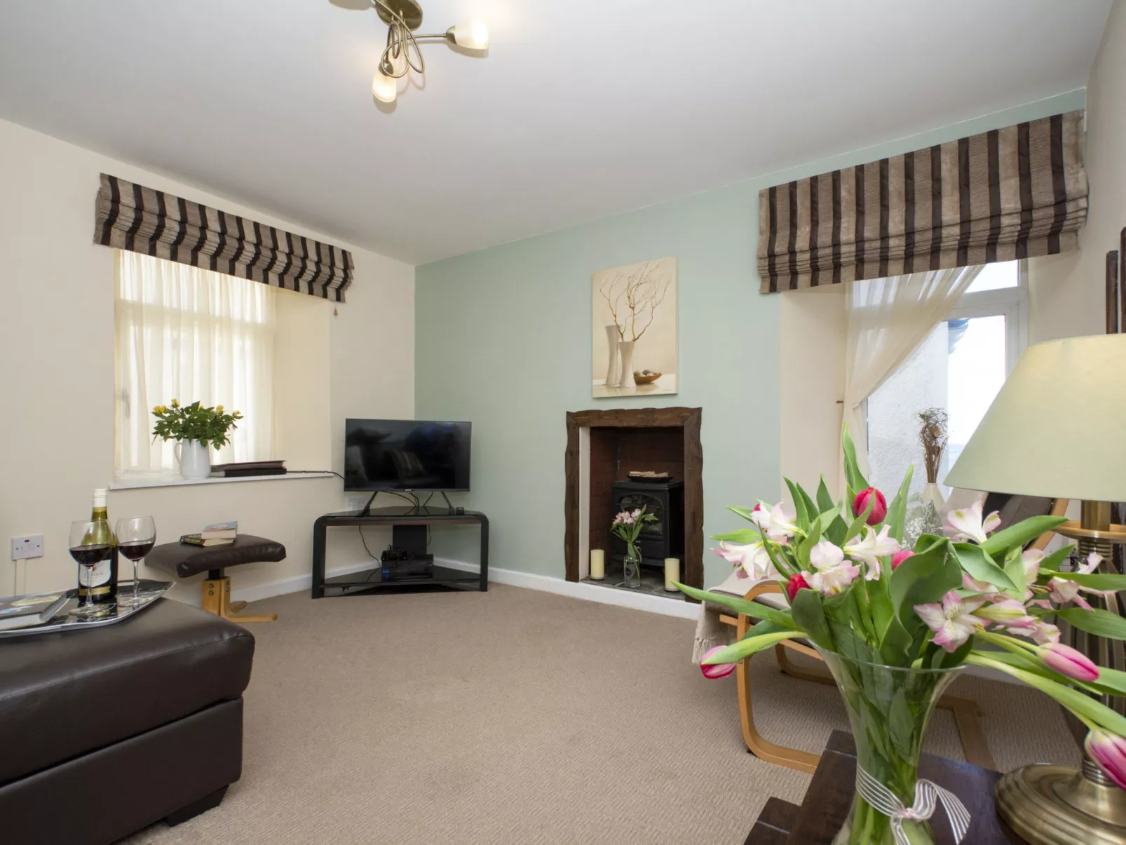 Ellie-Jo Cottage-Binnen