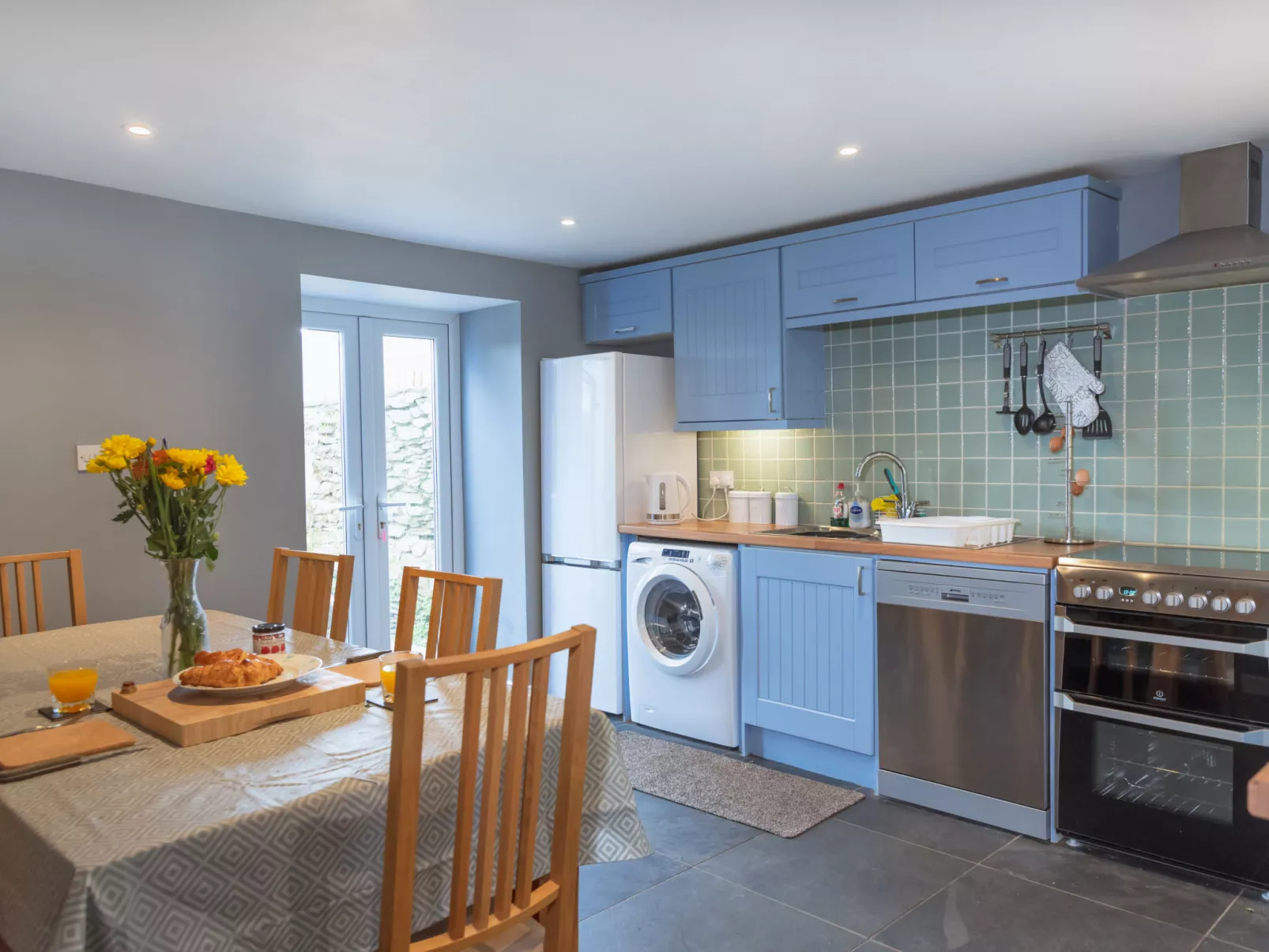 Court Cottage-Binnen