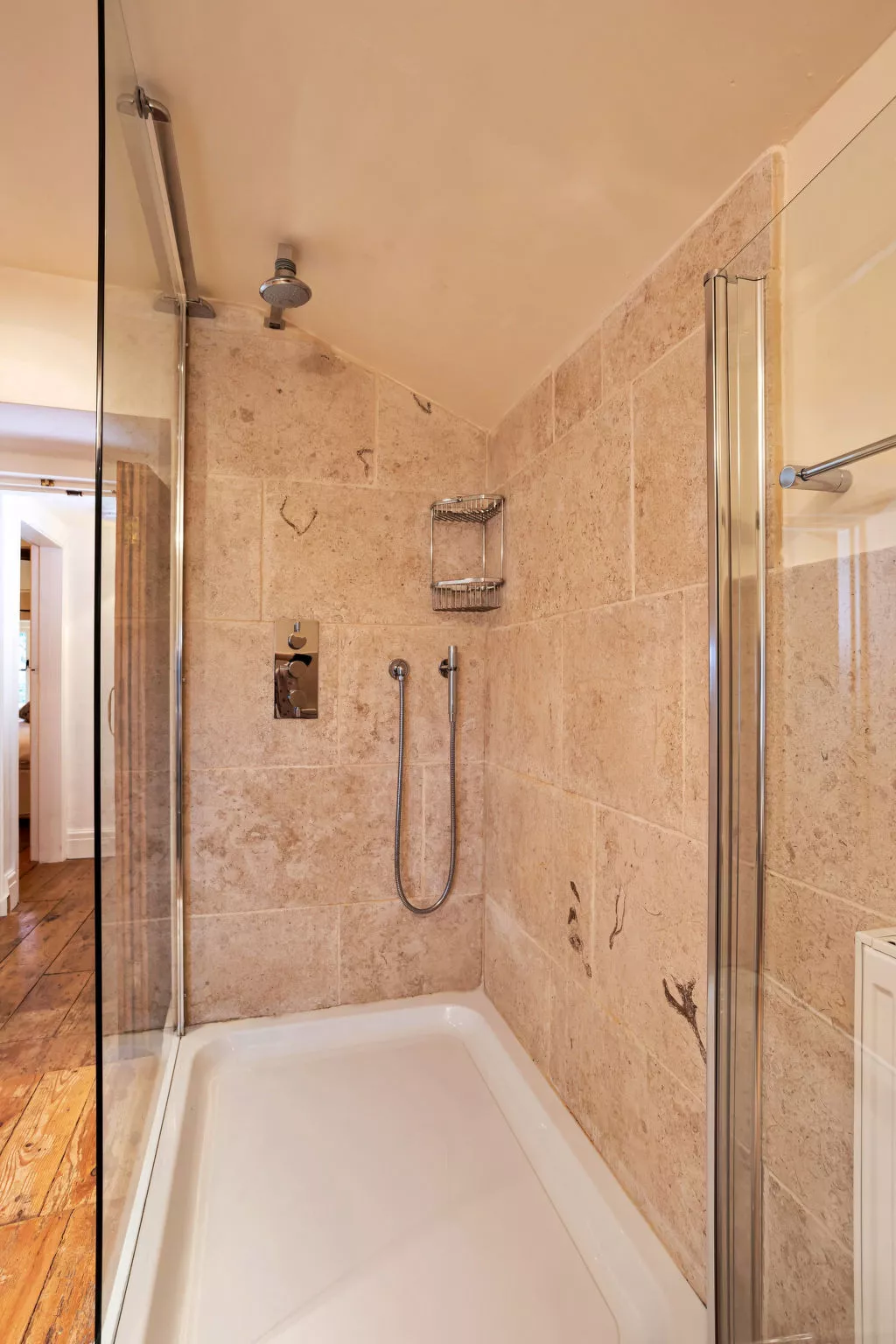 Two Storrs Cottages-Binnen