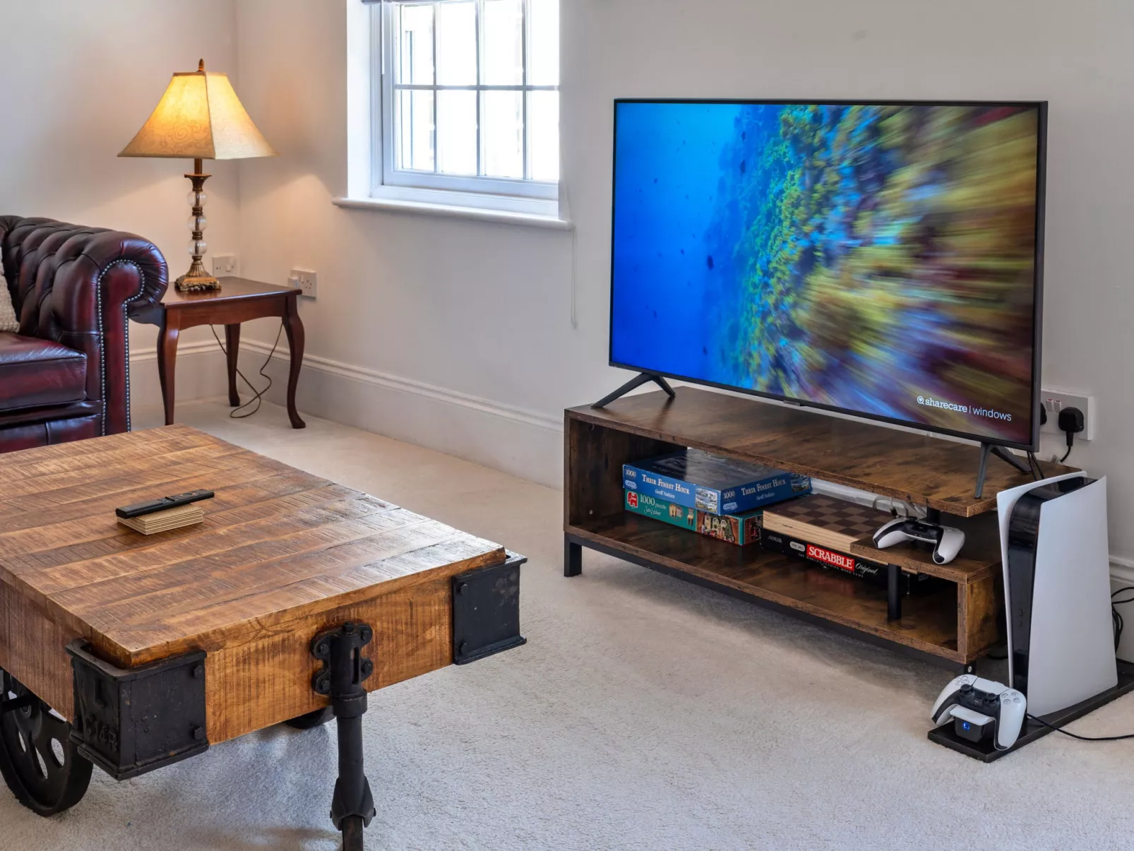 Nicely Tucked Away Cottage-Binnen