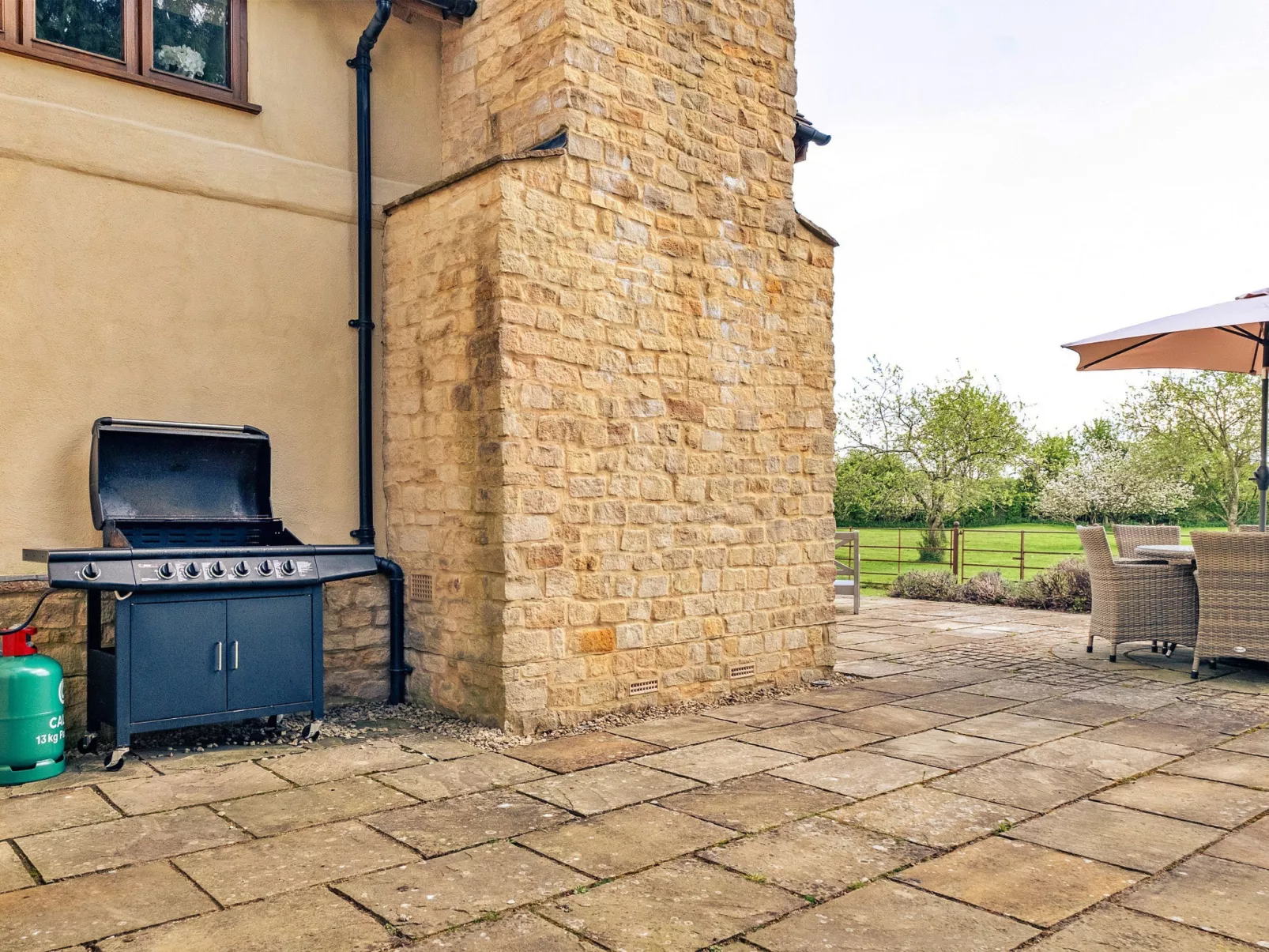 Windfall Cottage-Buiten