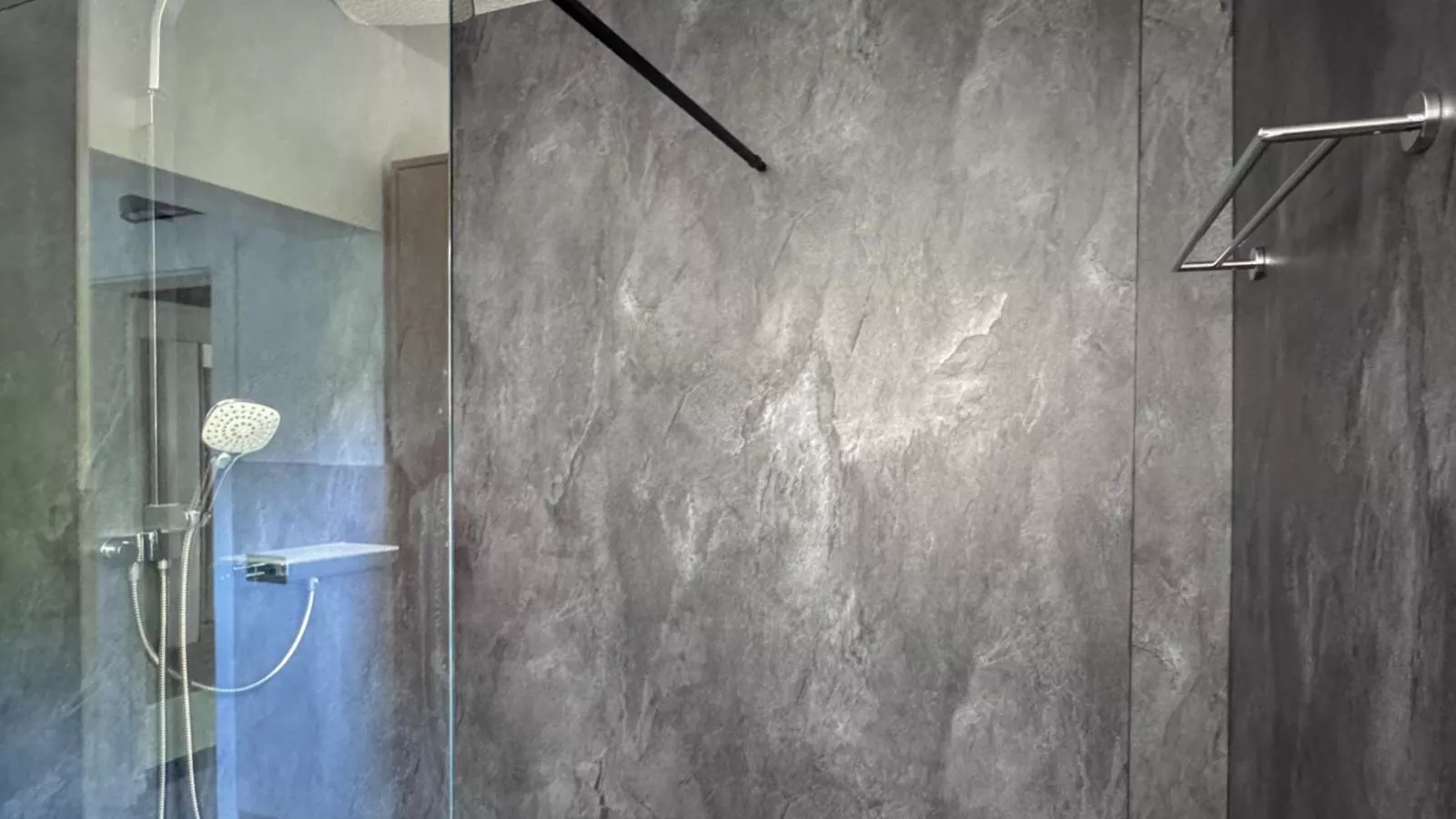 Forsthaus Heinrichsbach-Badkamer