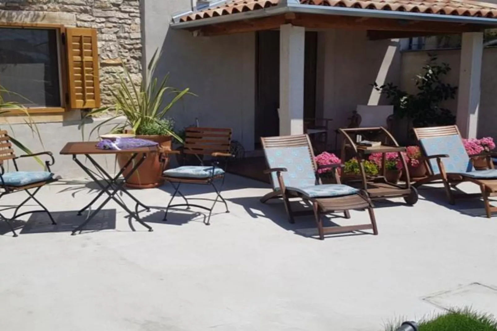 Superior one bedroom apartment ( First floor)-(A1)-Buitenlucht