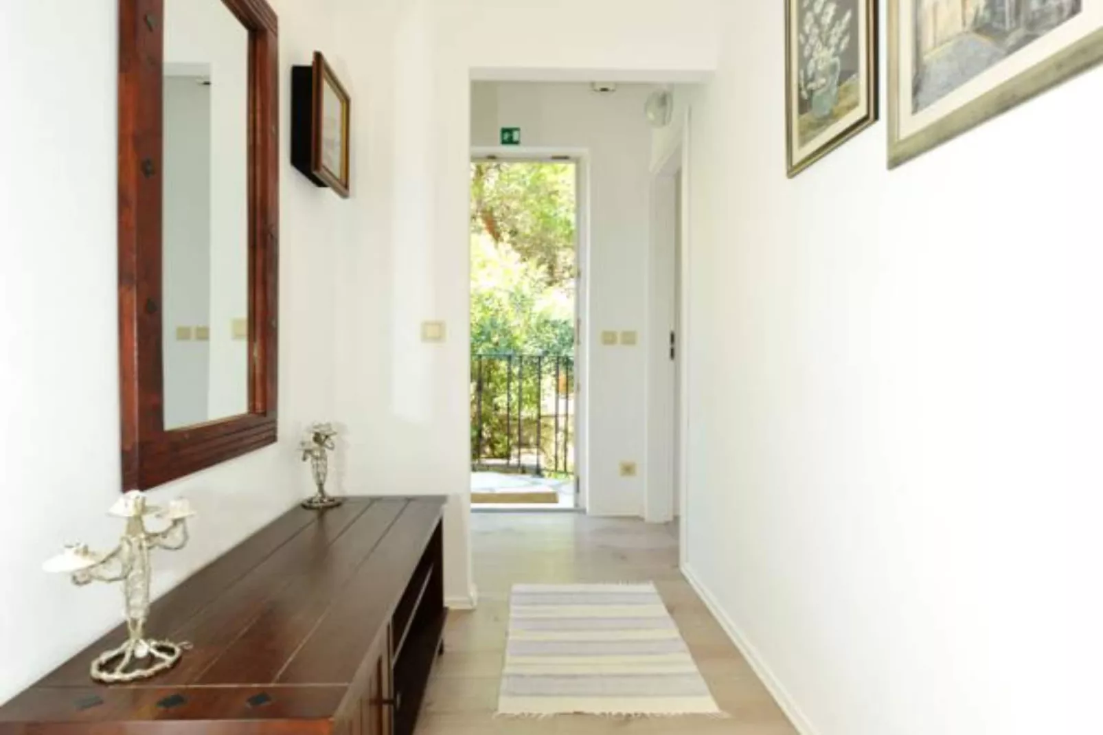 Two-Bedroom Apartment (Kadulja)-Binnen