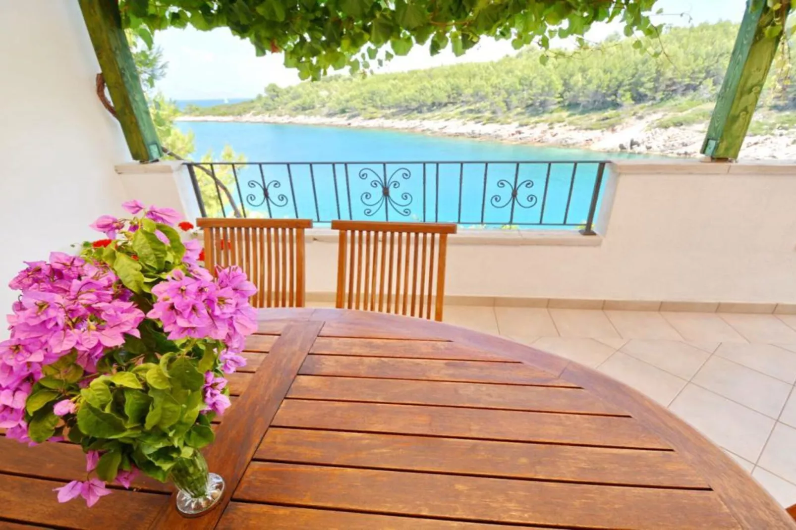 Two-Bedroom Apartment (Maslina)-Terras