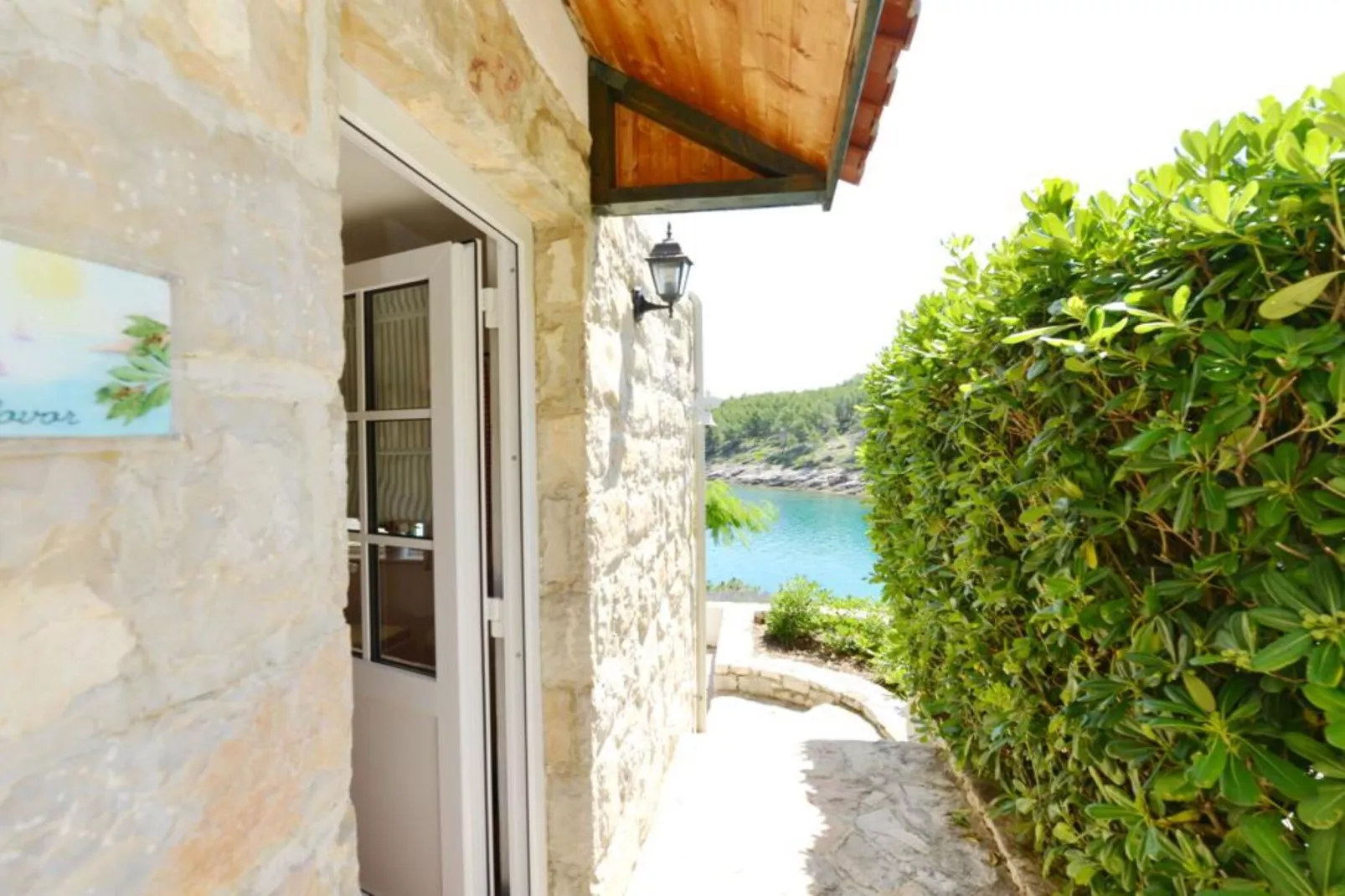 One-Bedroom Apartment (Lovor)-Buitenlucht