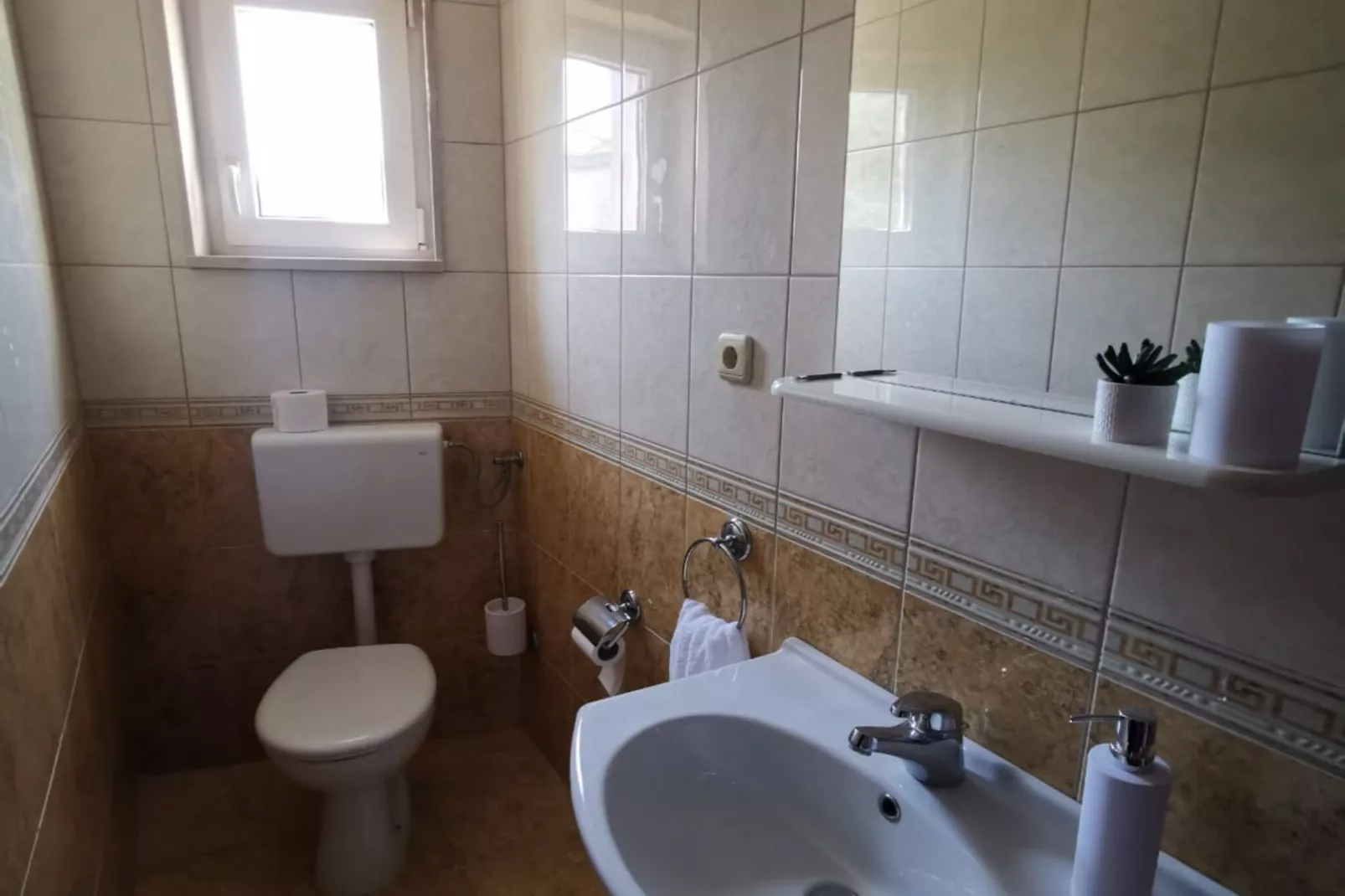 Three Bedroom Apartment with Terrace and  Sea View-Badkamer