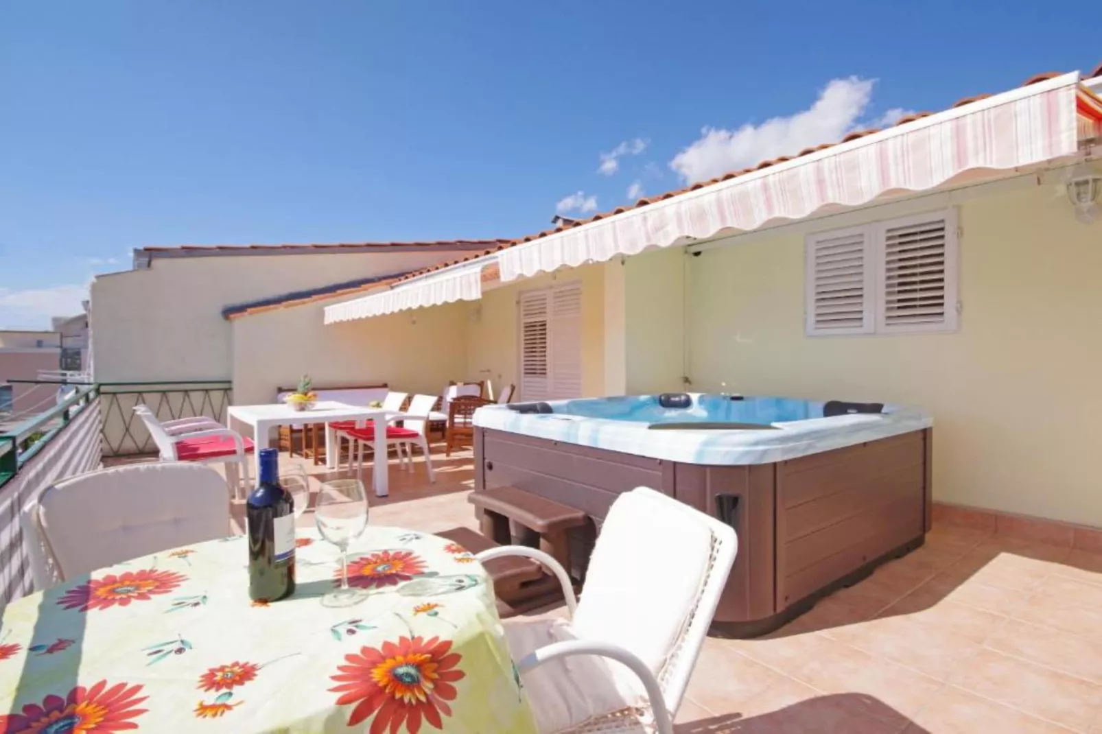 Apartments Ribarević - Three Bedroom Apartment With Terrace and Sea View-Zwembad