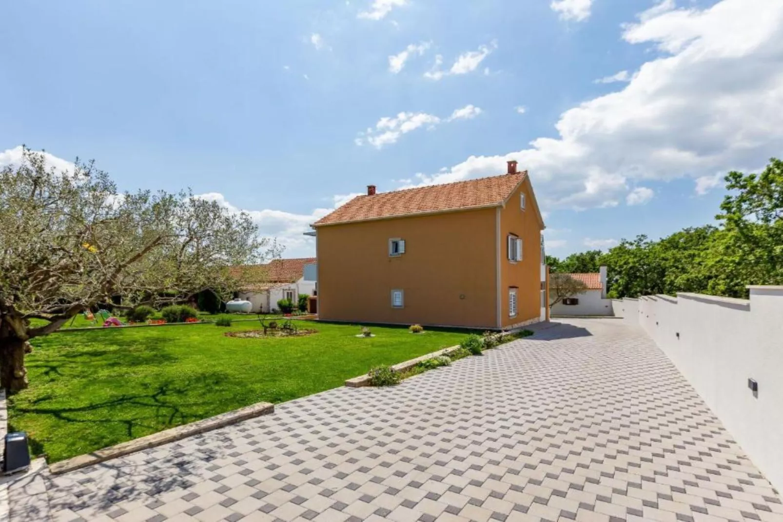 Peaceful Murvica Villa Pool, Garden, and Modern Comfort - Two Bedroom Holiday Home with Private Pool-Buitenlucht