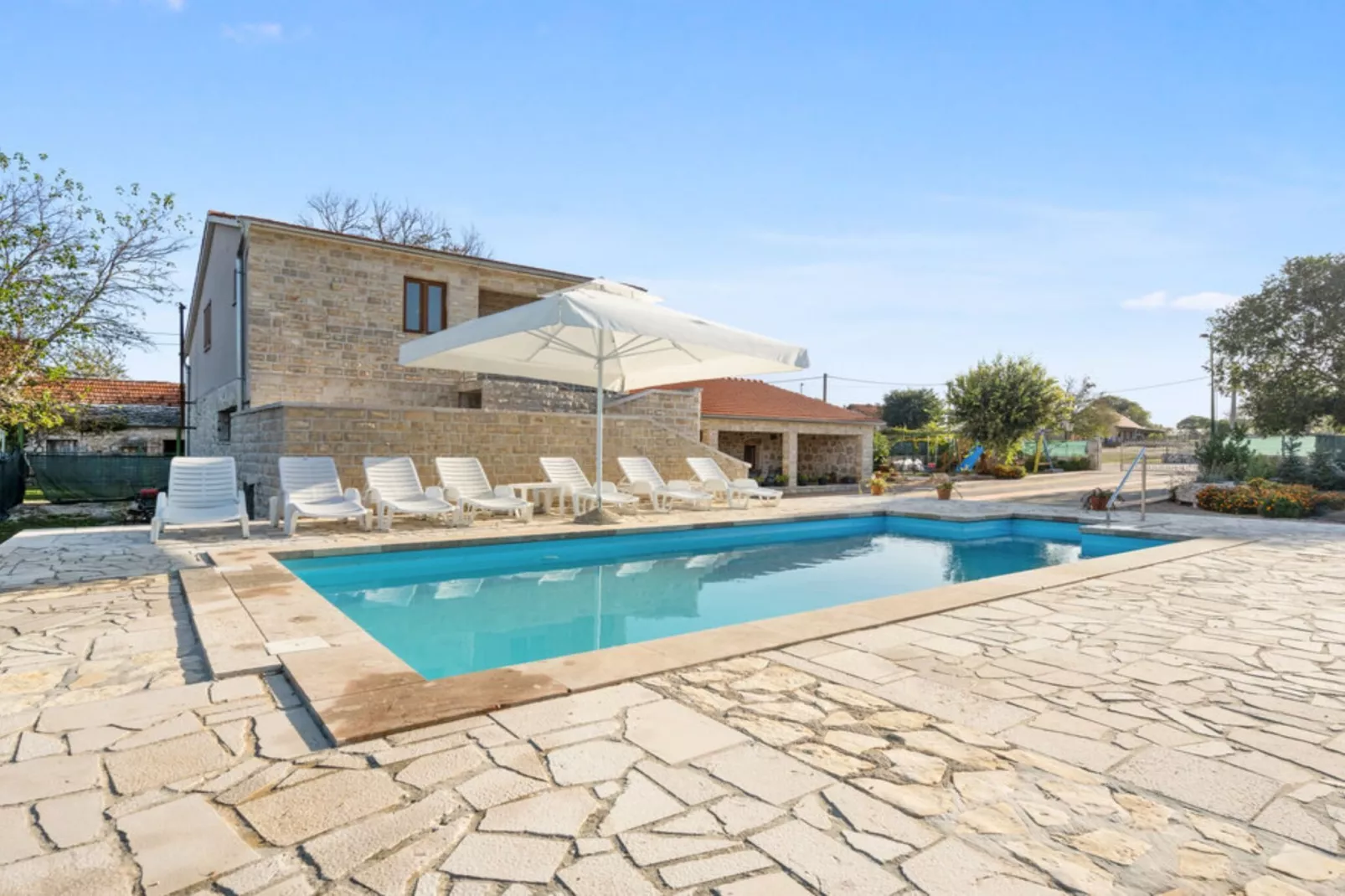 Holiday Home Stari Dvori-Zwembad