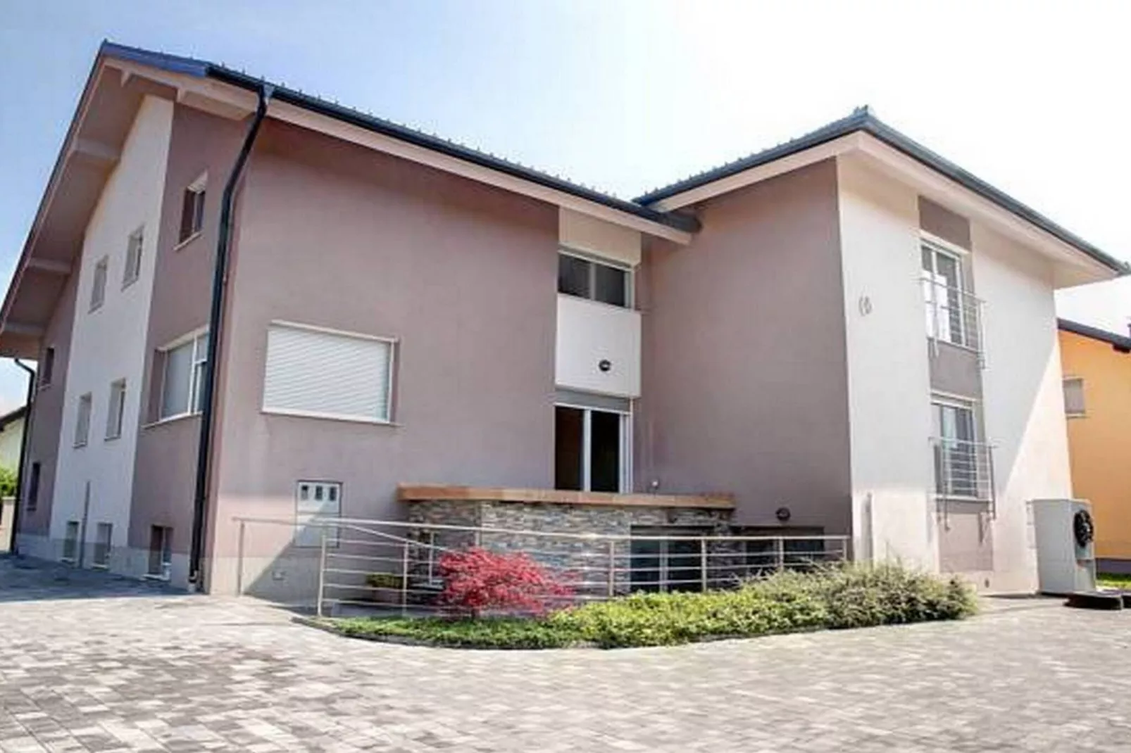 Stylish Retreat with BBQ and Modern Amenities near Terme - Three Bedroom Apartment-Buitenlucht