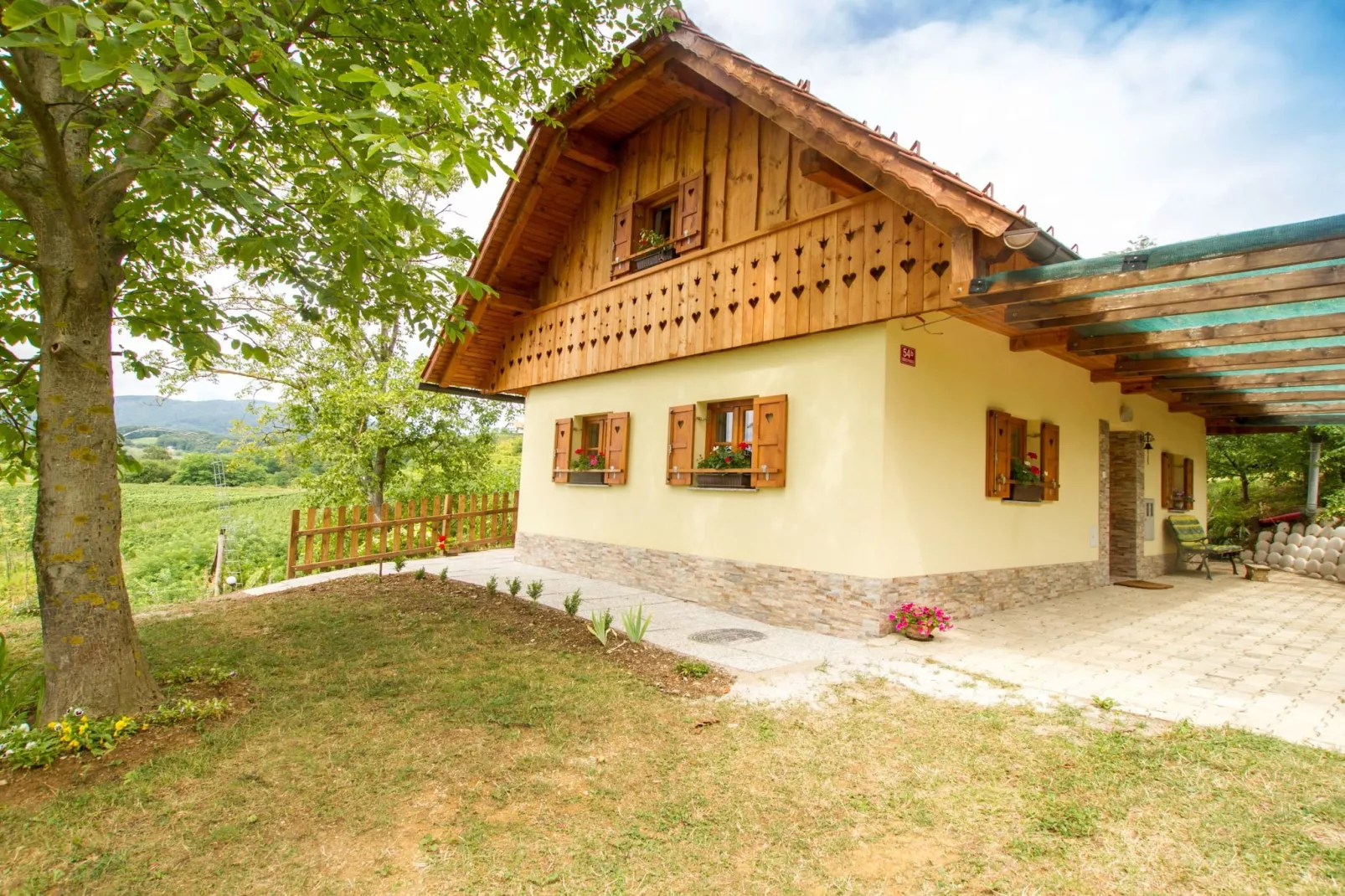 Sunny Two Bedroom Retreat in Beautiful Bizeljsko - Two Bedroom Country House-Buitenlucht