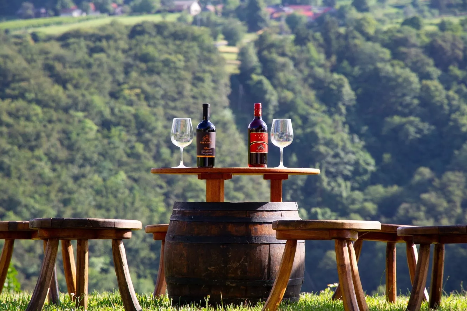 Hillside Haven Holiday Home with Sauna and Hot-Tub - One Bedroom Holiday Home with Sauna and Hot-Tub-Buitenlucht