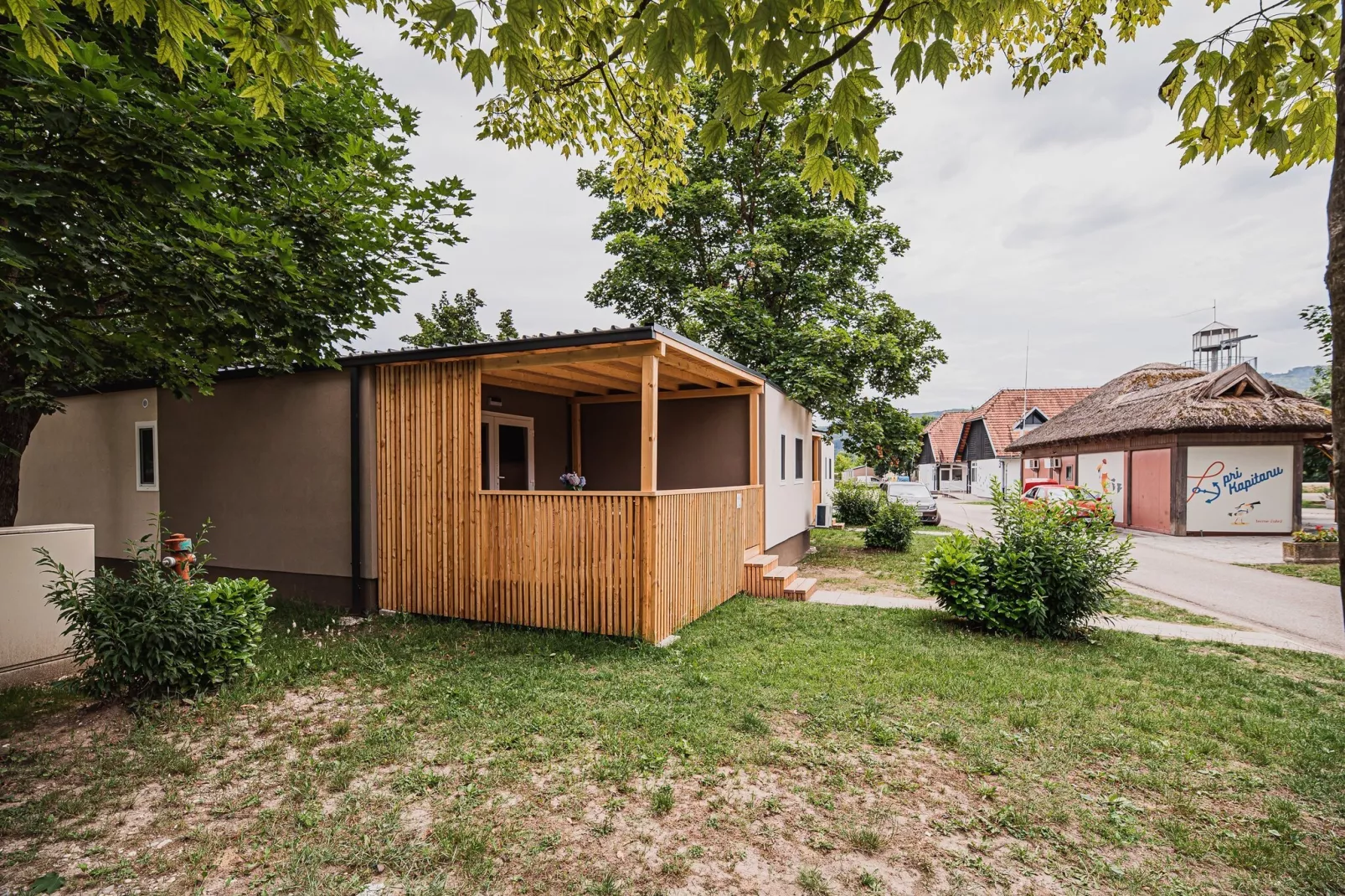 Lake Serenity Premium Mobile Homes with Thermal Riviera Tickets - Two Bedroom Mobile Home 15\/010-Buitenlucht