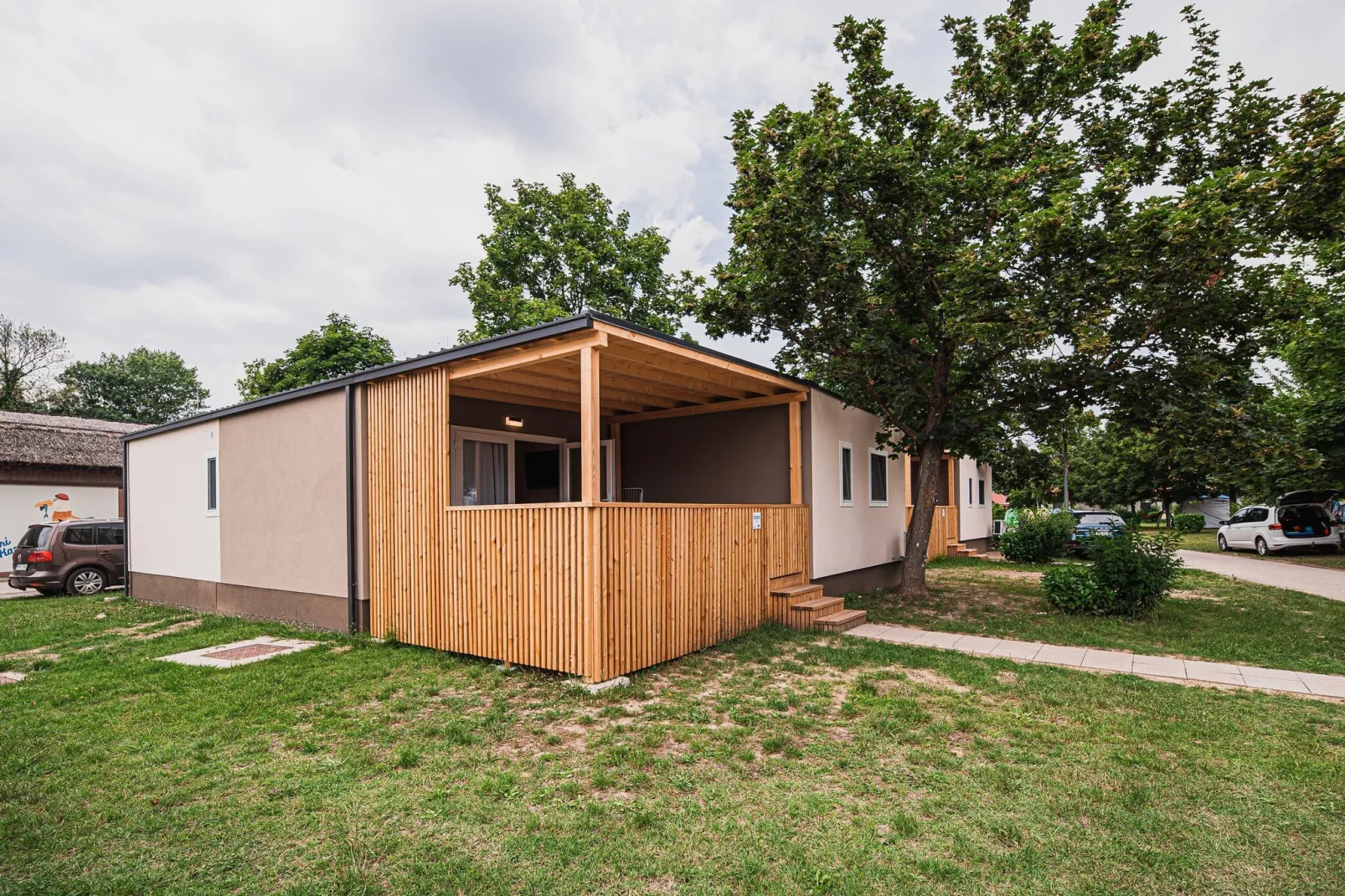 Lake Serenity Premium Mobile Homes with Thermal Riviera Tickets - Three Bedroom Mobile Home 15\/028 - Buitenlucht