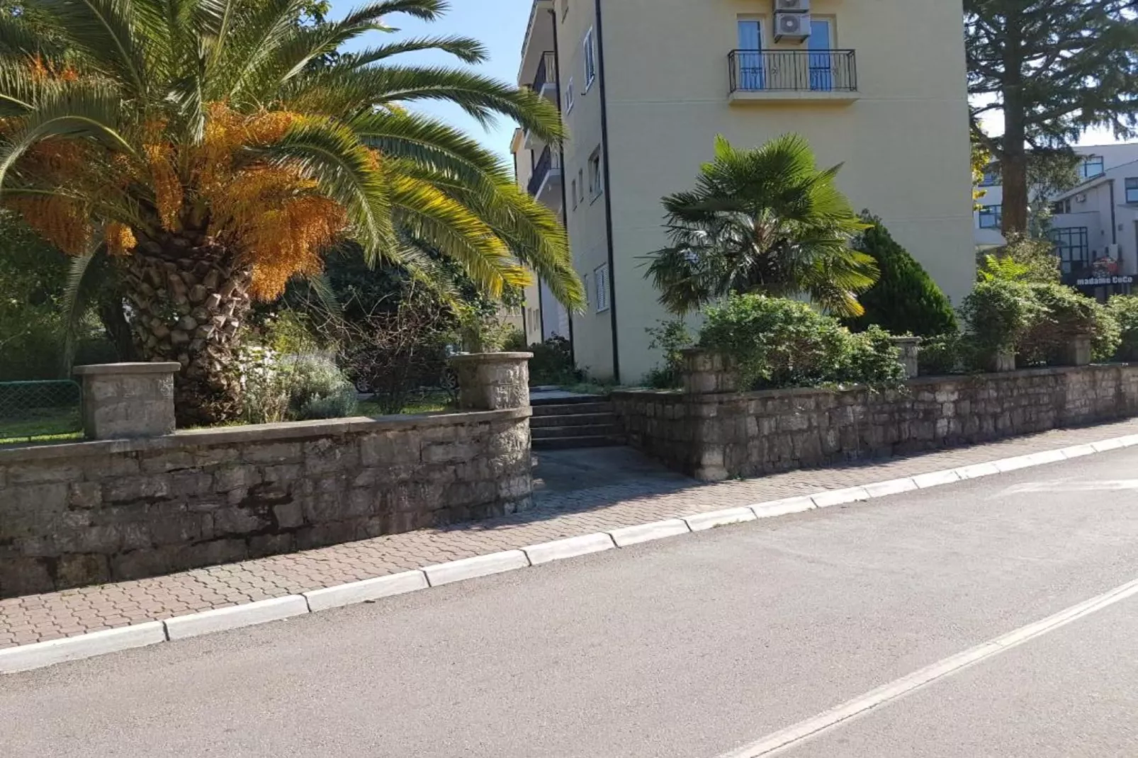 Relaxing Tivat Stay with Balcony & Free Parking - Two Bedroom Apartment-Buitenlucht