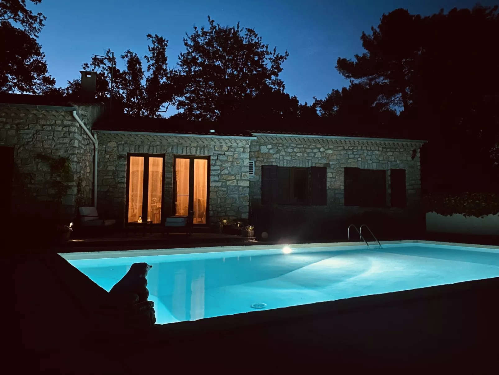 Les Pierres Fleuries-Buiten