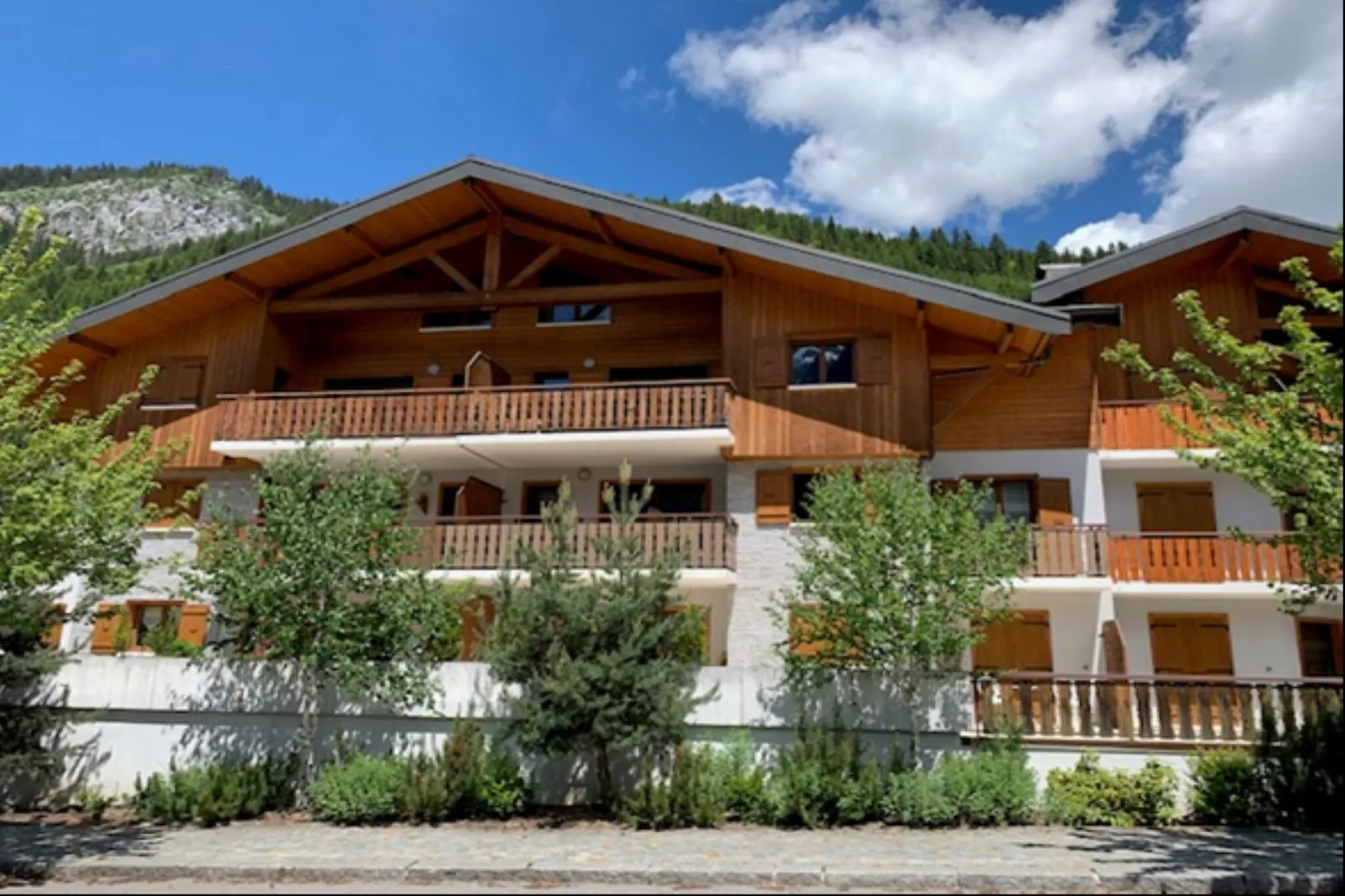 Les Sorbiers-Buitenkant zomer