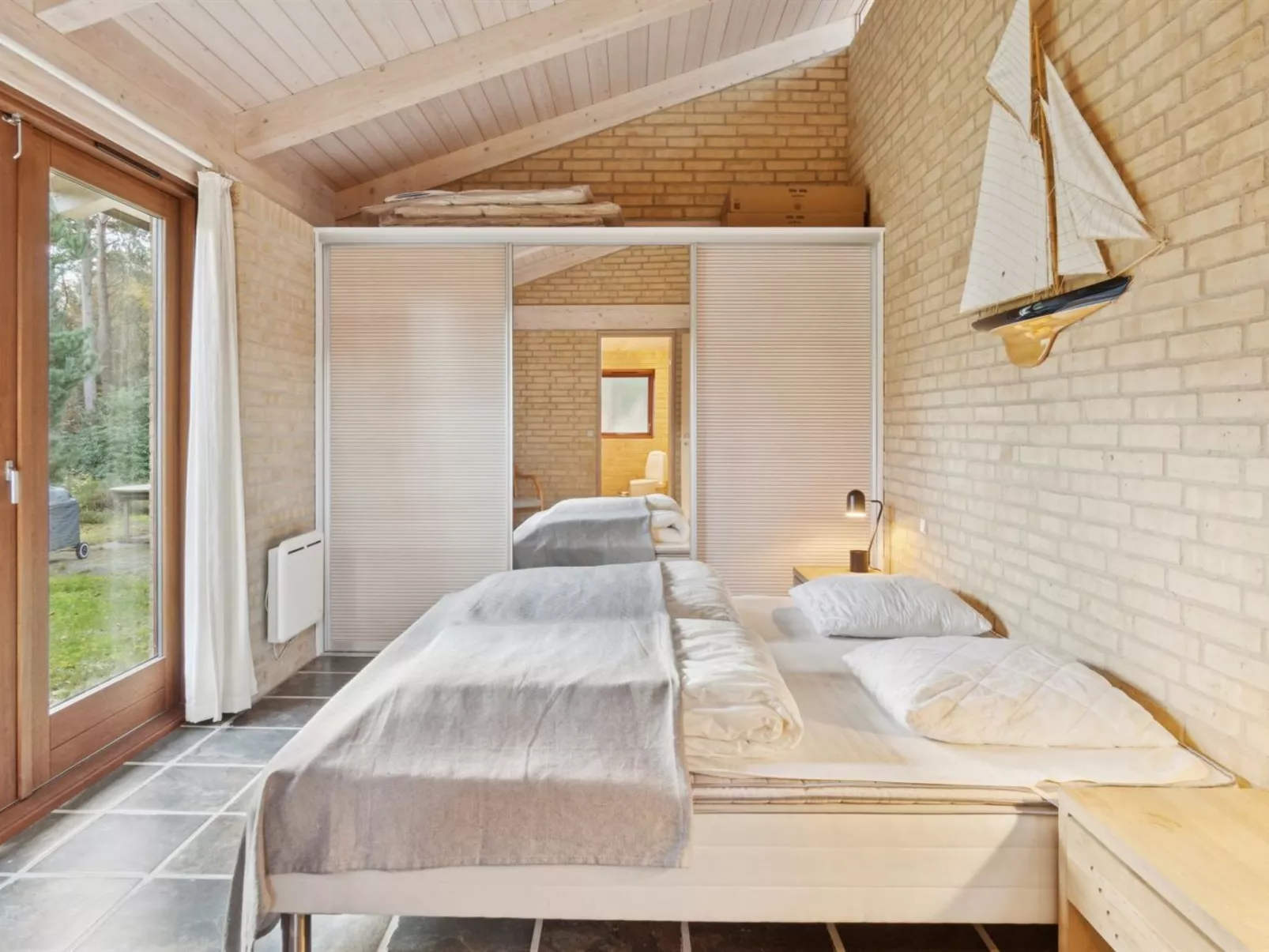 "Jorid" -  from the sea-Binnen