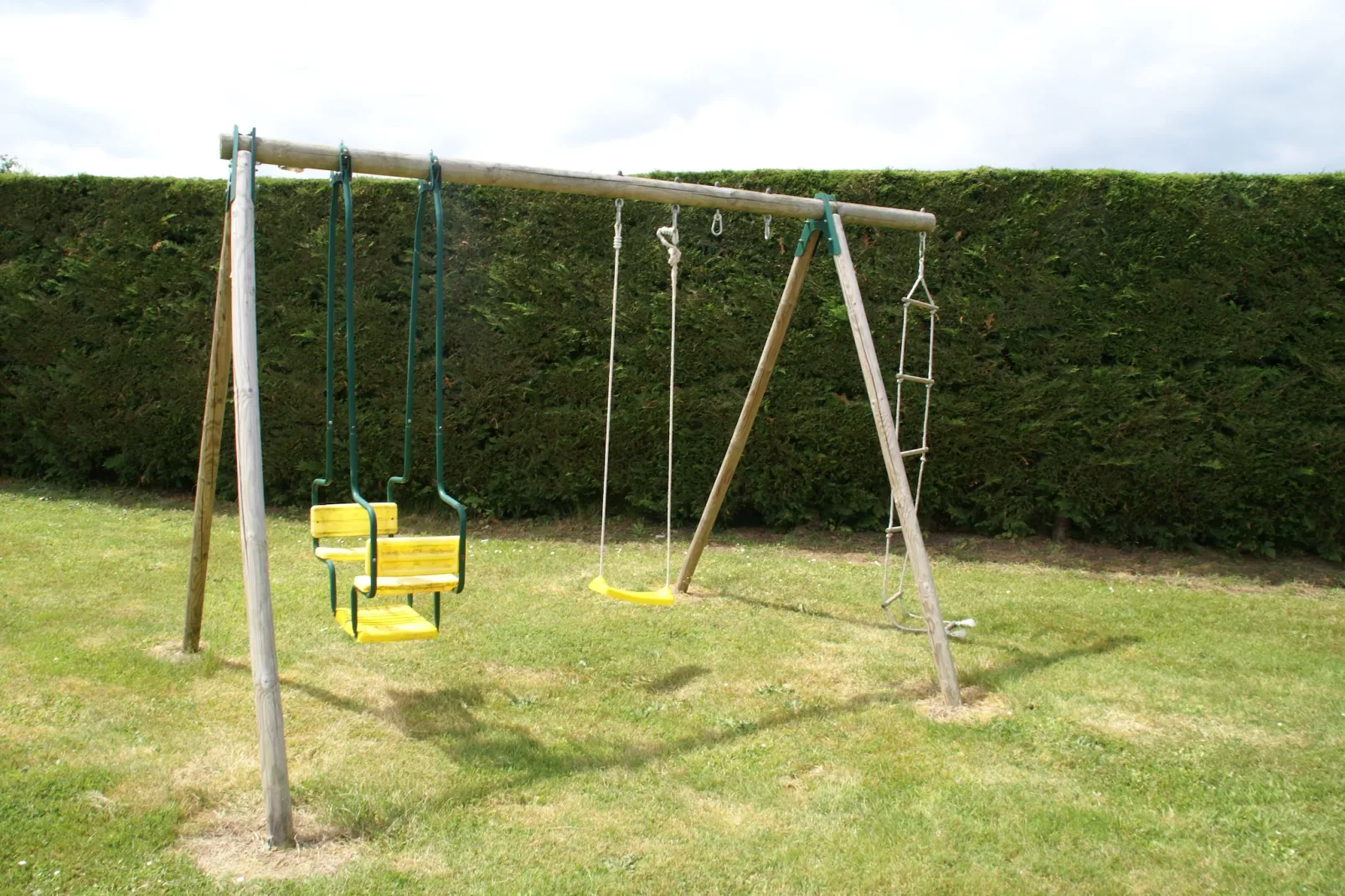 Maison de vacances Besse Les Vitarelles 6p-Tuinen zomer