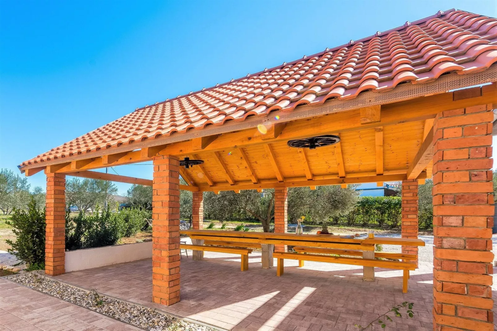 Holiday home Barba-Eetkamer