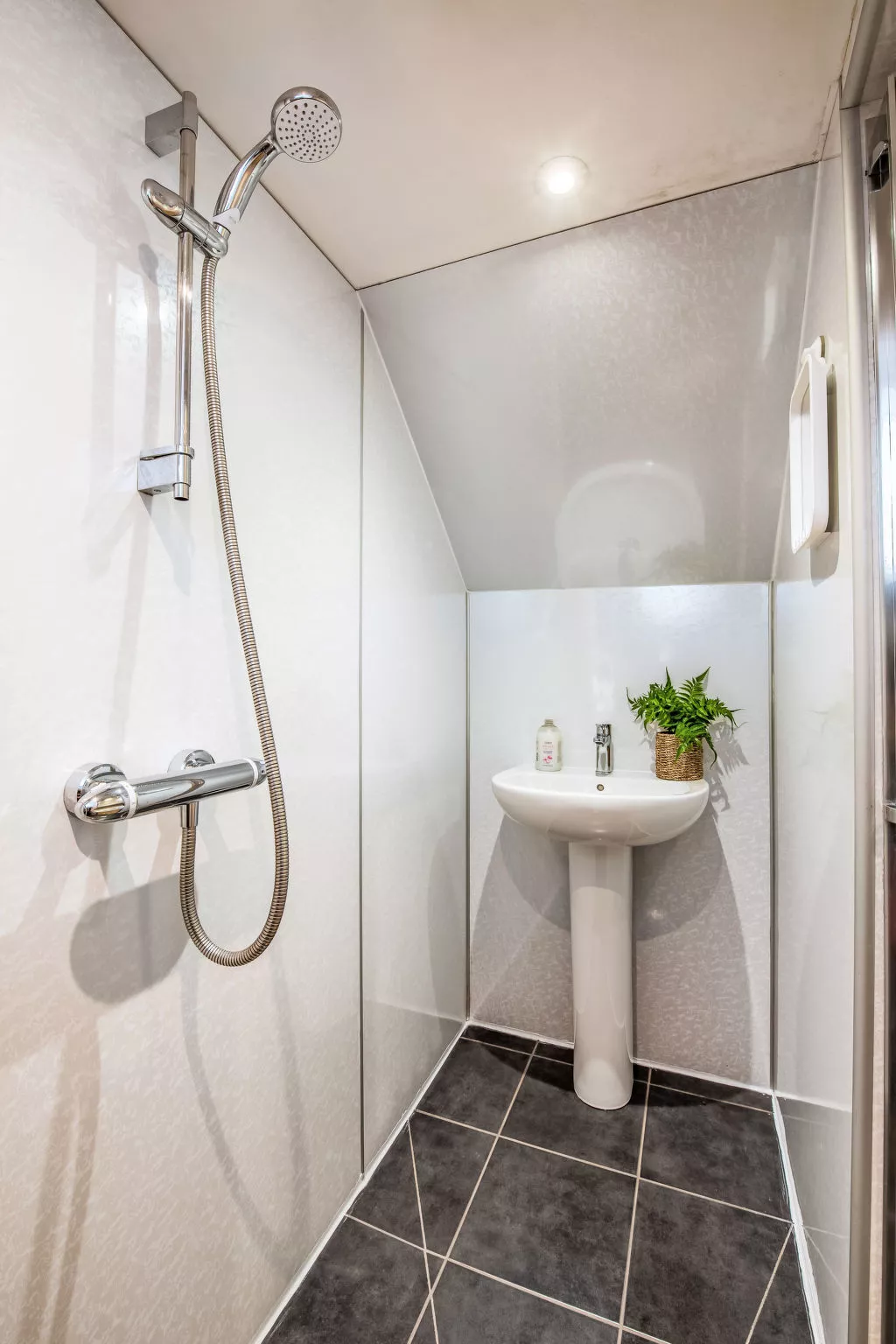 Wayside Bothy-Binnen