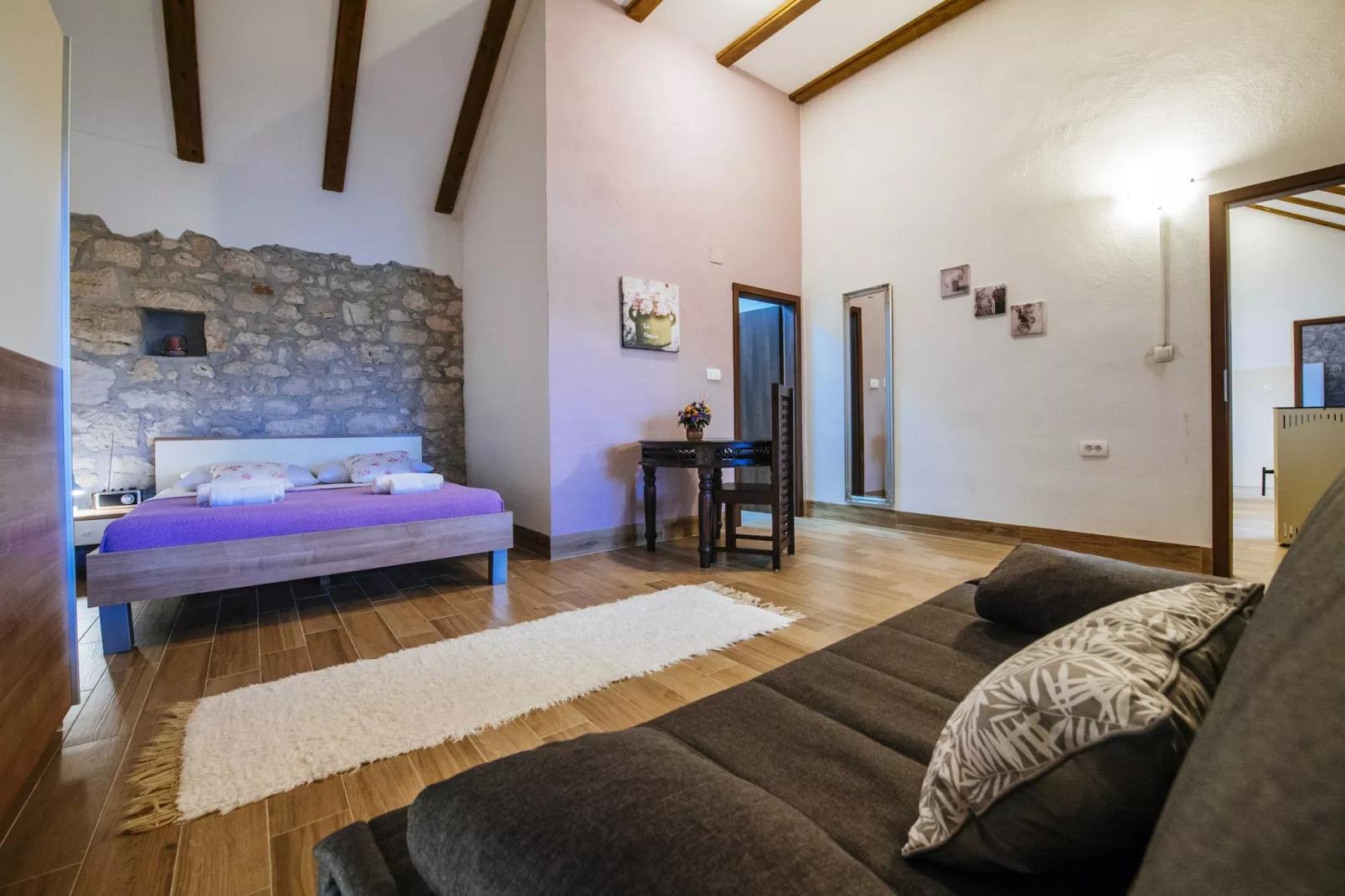 Authentic stone house Momo-Slaapkamer