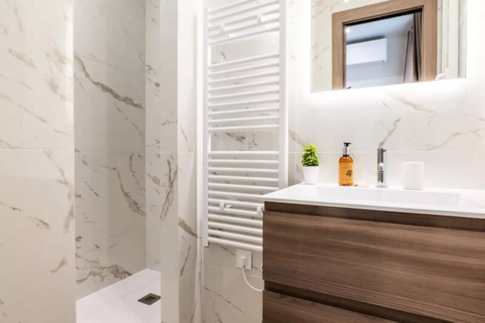 Résidence Rare ! Rez-de-jardin 10 Minutes &agrave; Pied Du Centre-Niet-getagd