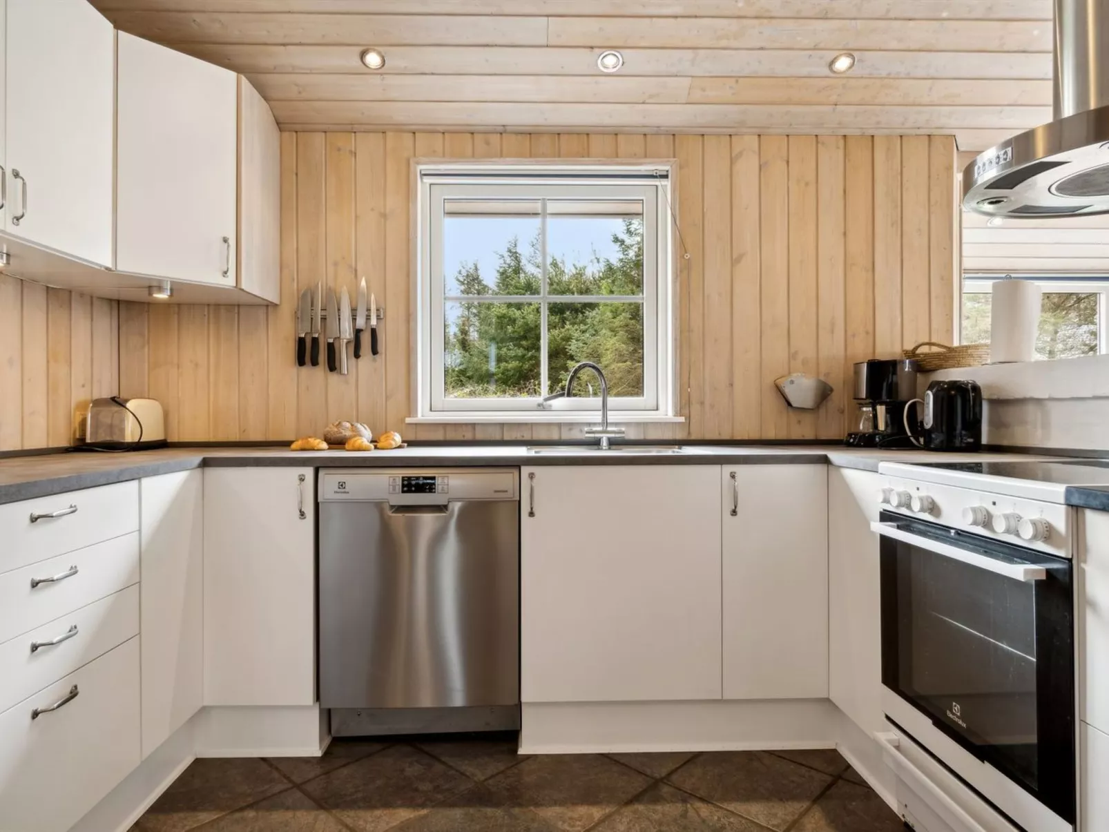 "Aleta" - 500m from the sea-Binnen