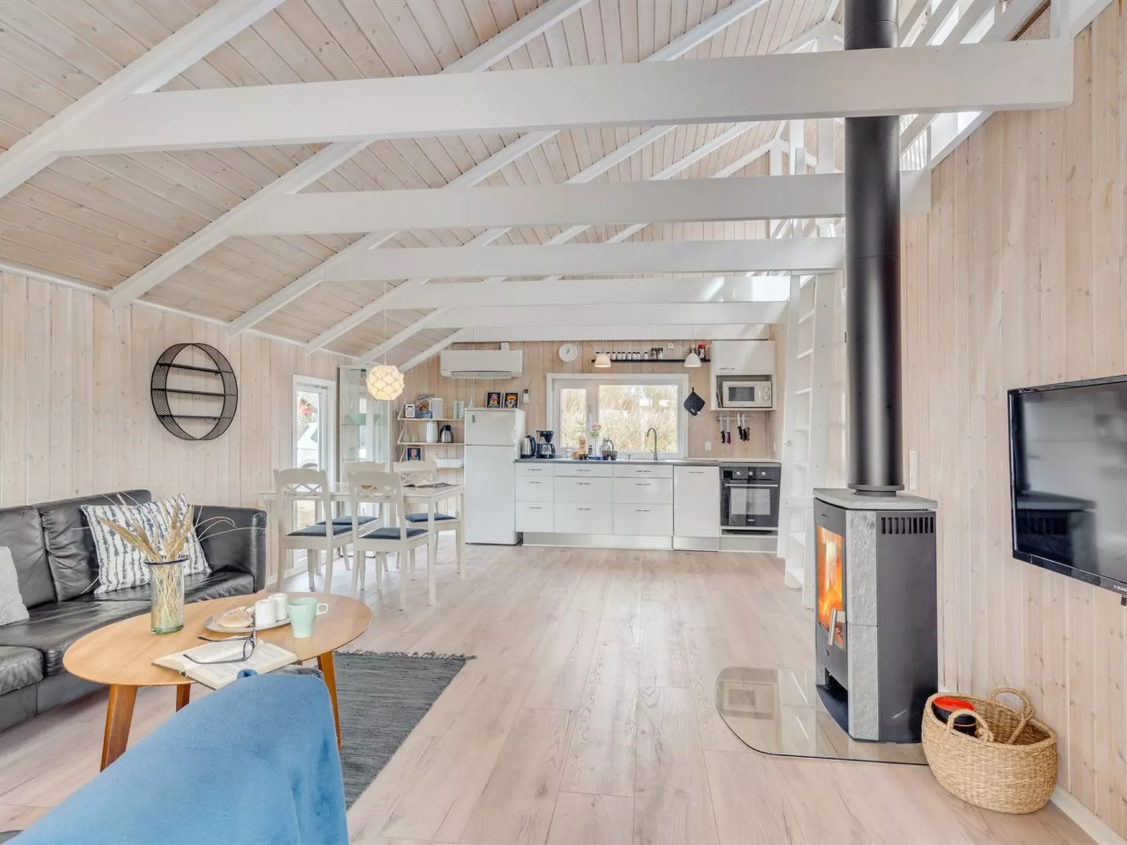 "Gudmundine" - 350m to the fjord-Binnen