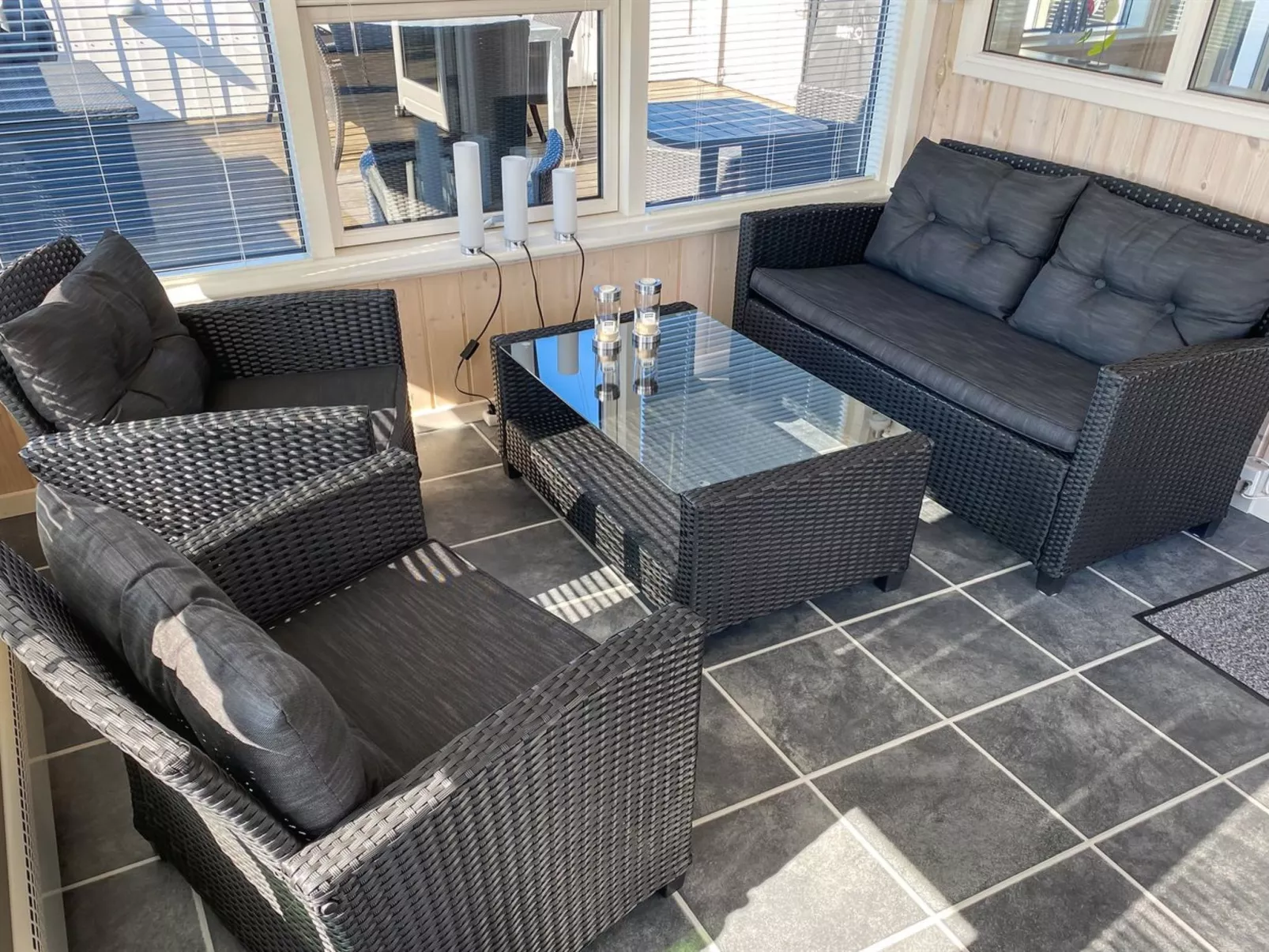 "Laurits" - 300m from the sea-Binnen