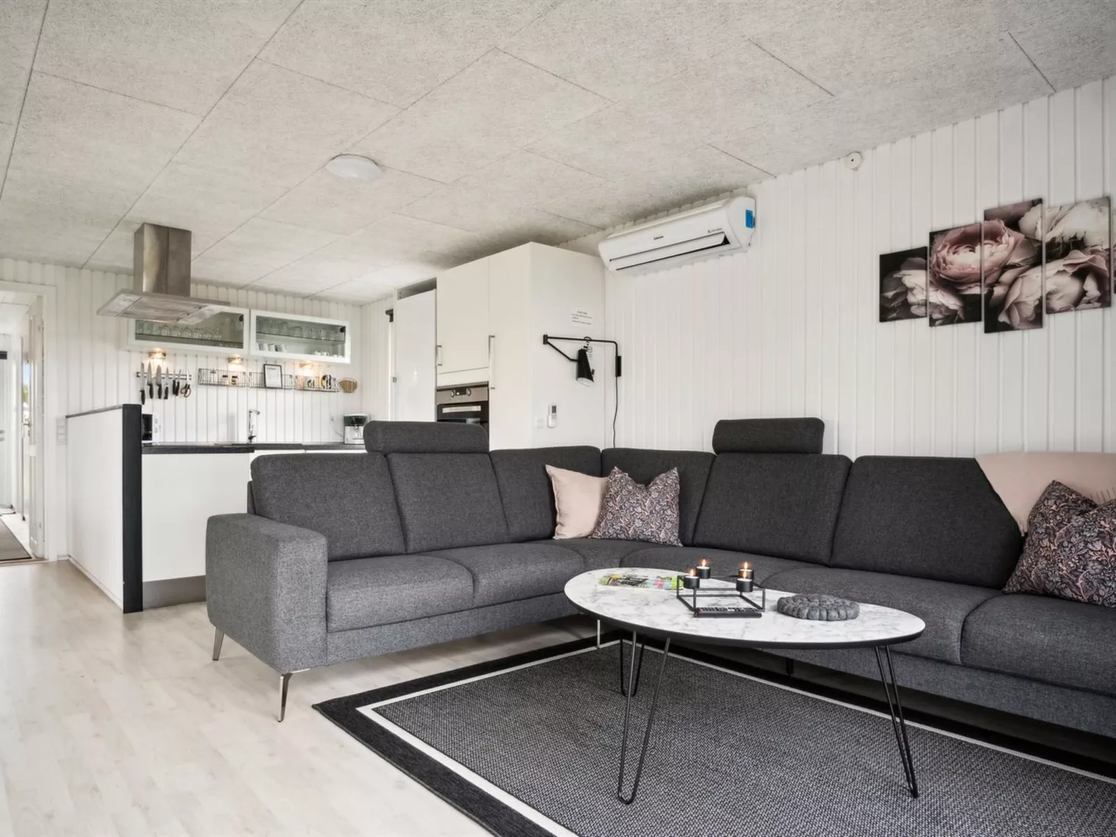 "Elvina" - 200m from the sea-Binnen