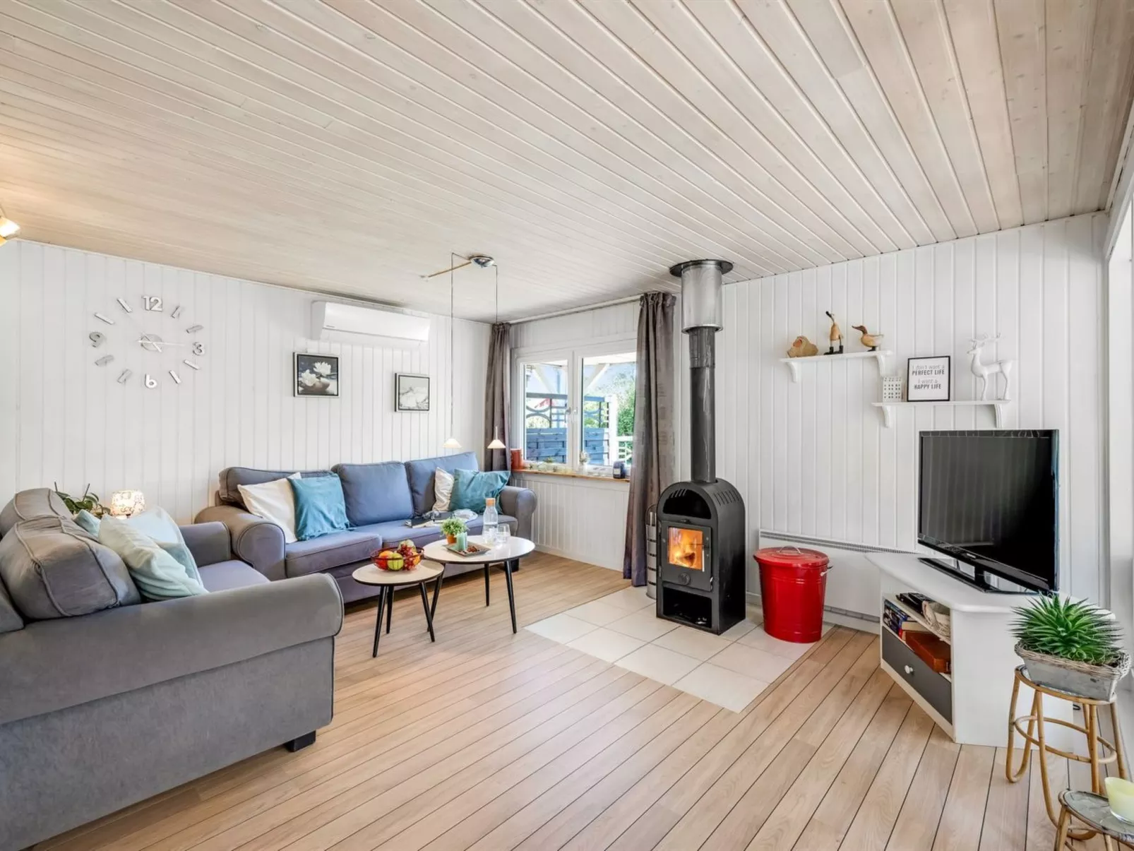 "Sebine" - 400m to the fjord-Binnen