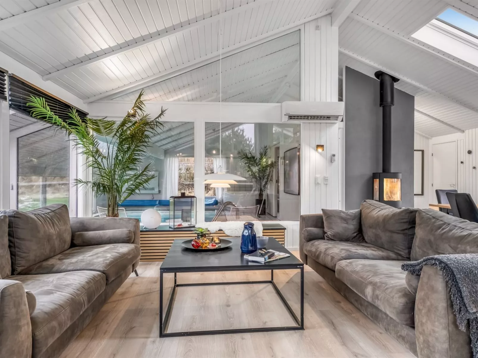 "Blondine" - 940m from the sea-Binnen