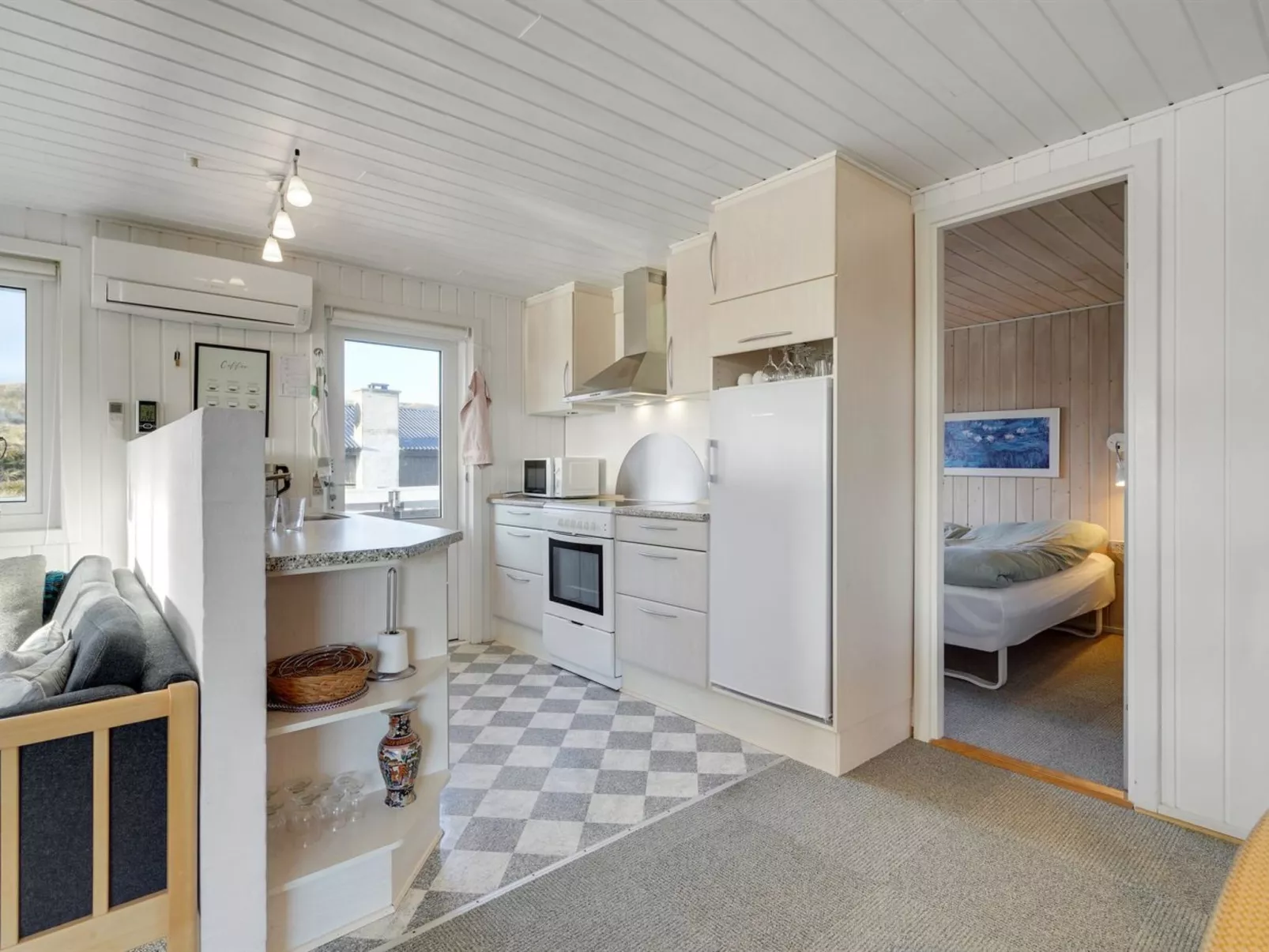 "Ozeana" -  from the sea-Binnen