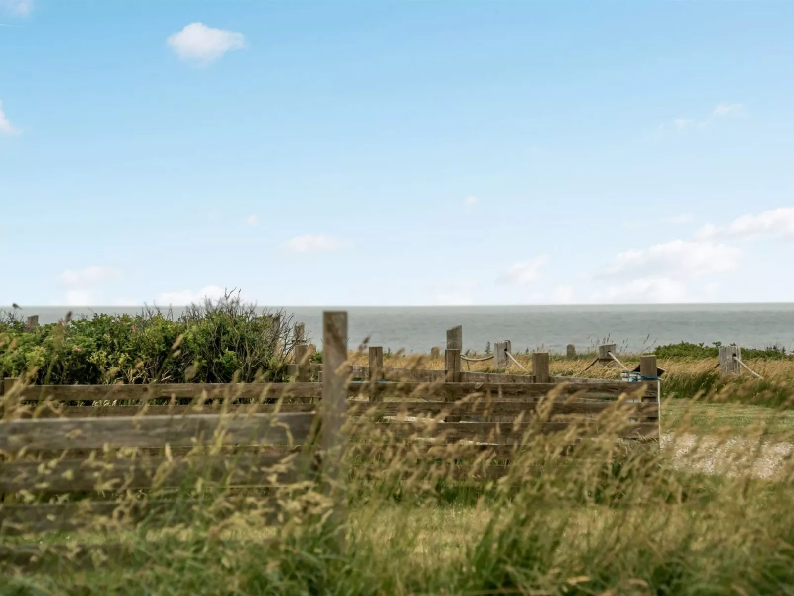 "Eyvin" - 100m from the sea-Buiten