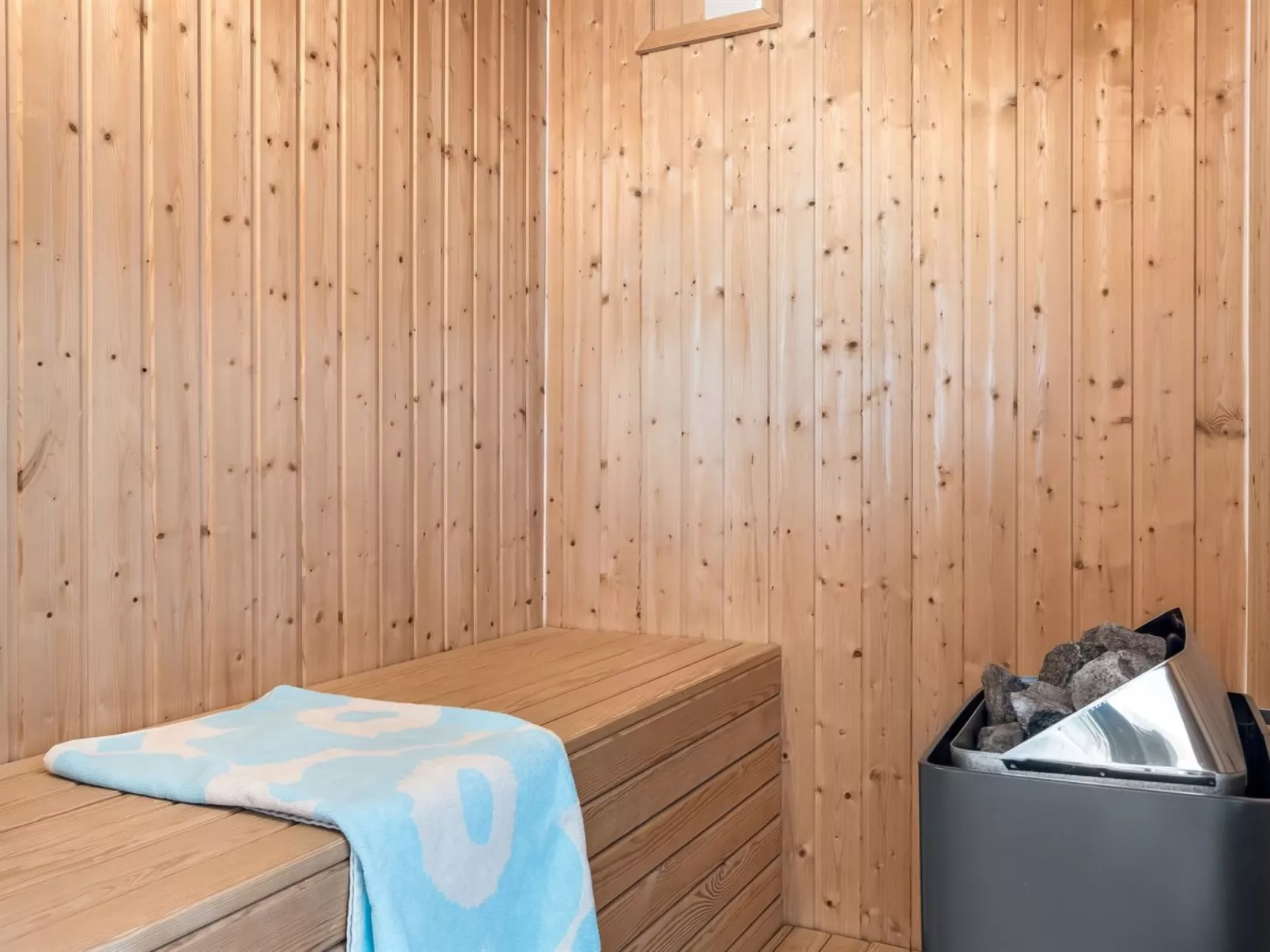 "Idalia" - 125m from the sea-Binnen