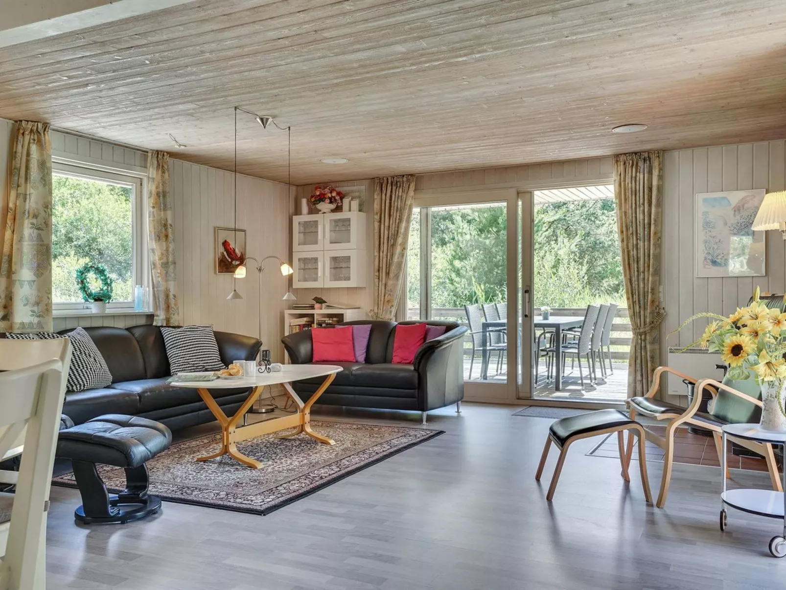 "Reidar" - 1km from the sea-Binnen