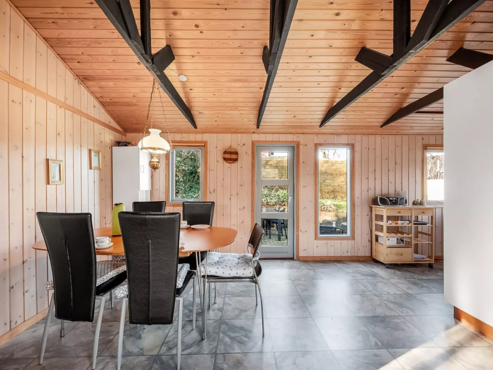 "Alpi" - 250m to the fjord-Binnen