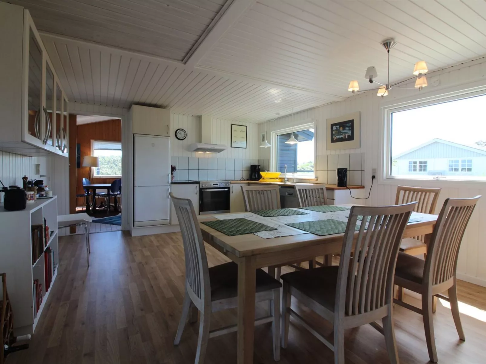 "Ellynor" - 200m from the sea-Binnen