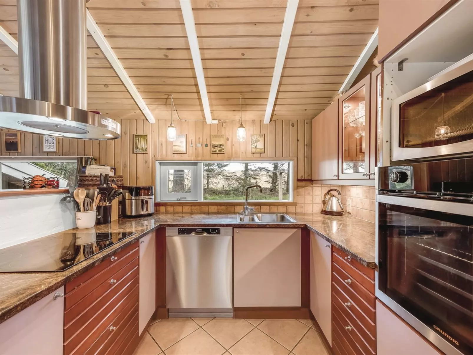 "Sunneva" - 1km from the sea-Binnen