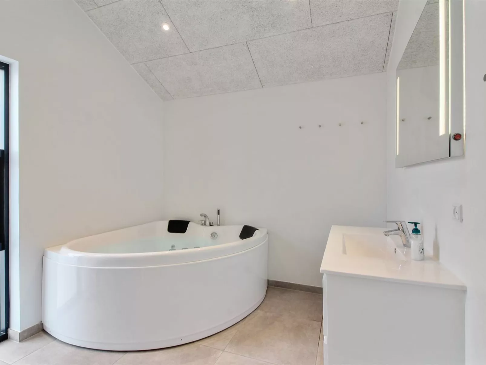 "Juho" - 900m from the sea-Binnen