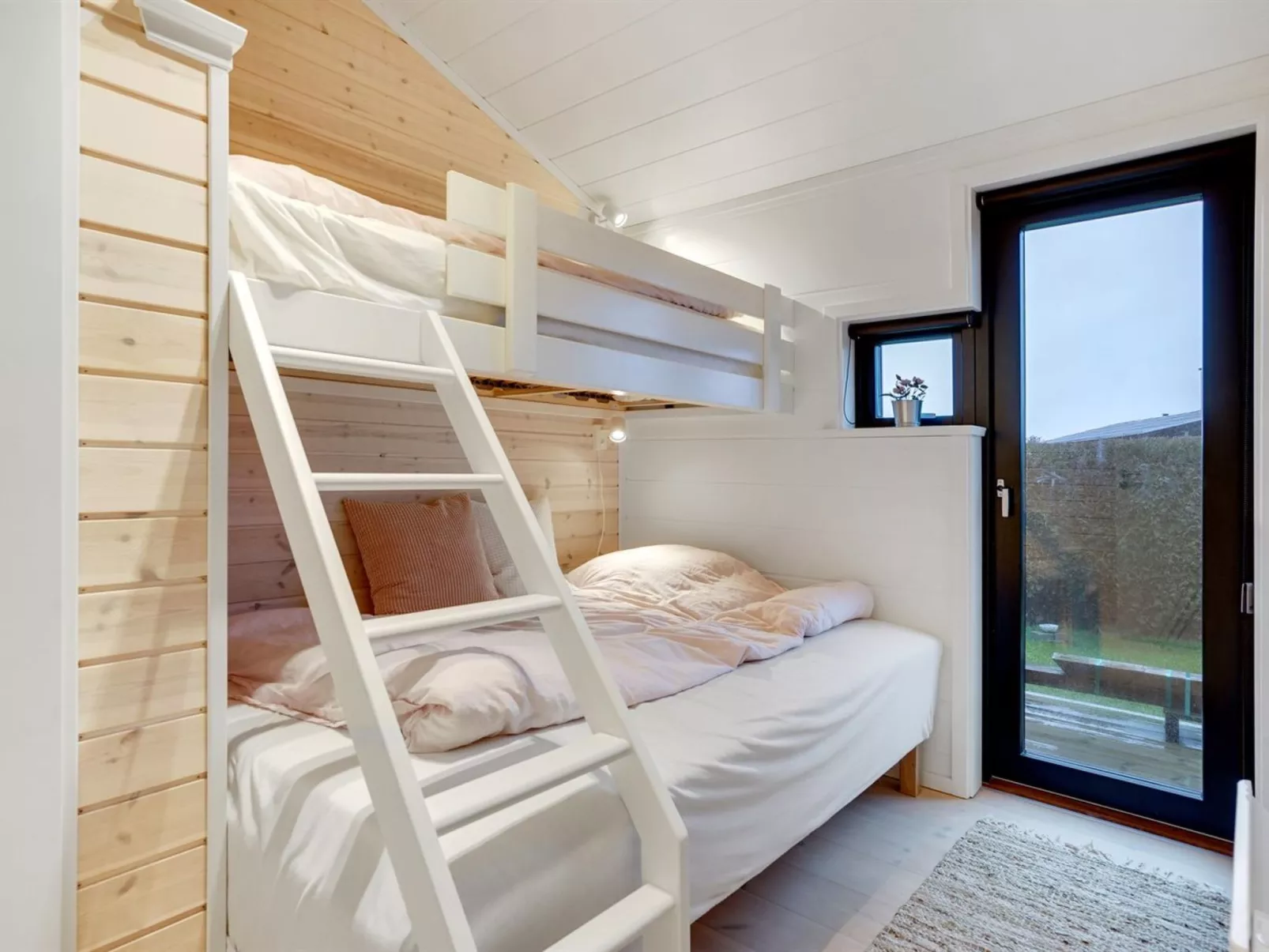 "Kjell" - 100m from the sea-Binnen