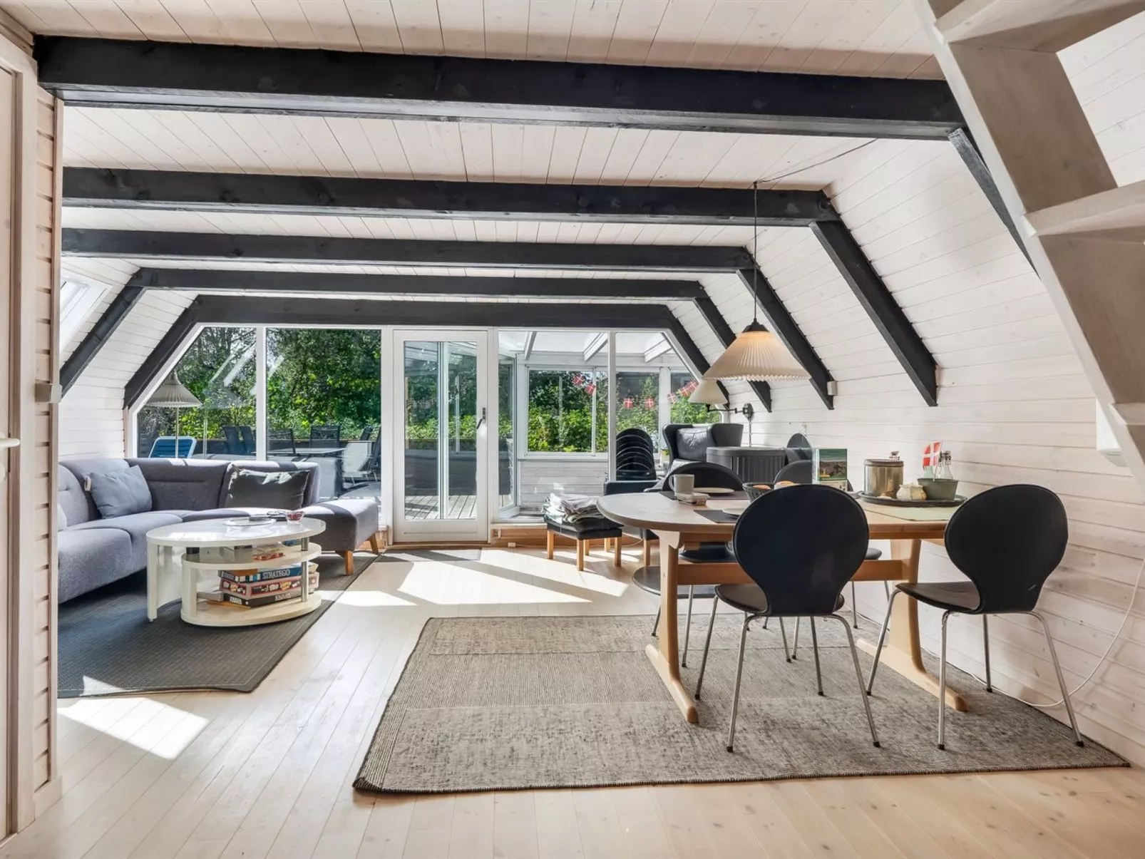 "Vladanka" -  from the sea-Binnen