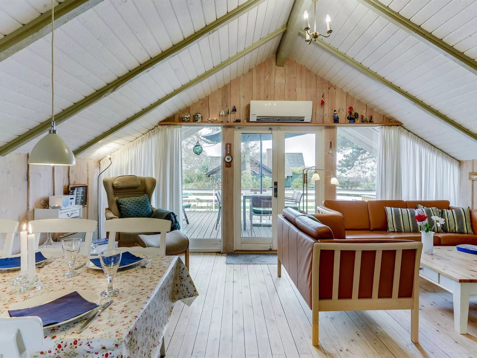 "Hjalmine" - 250m from the sea-Binnen