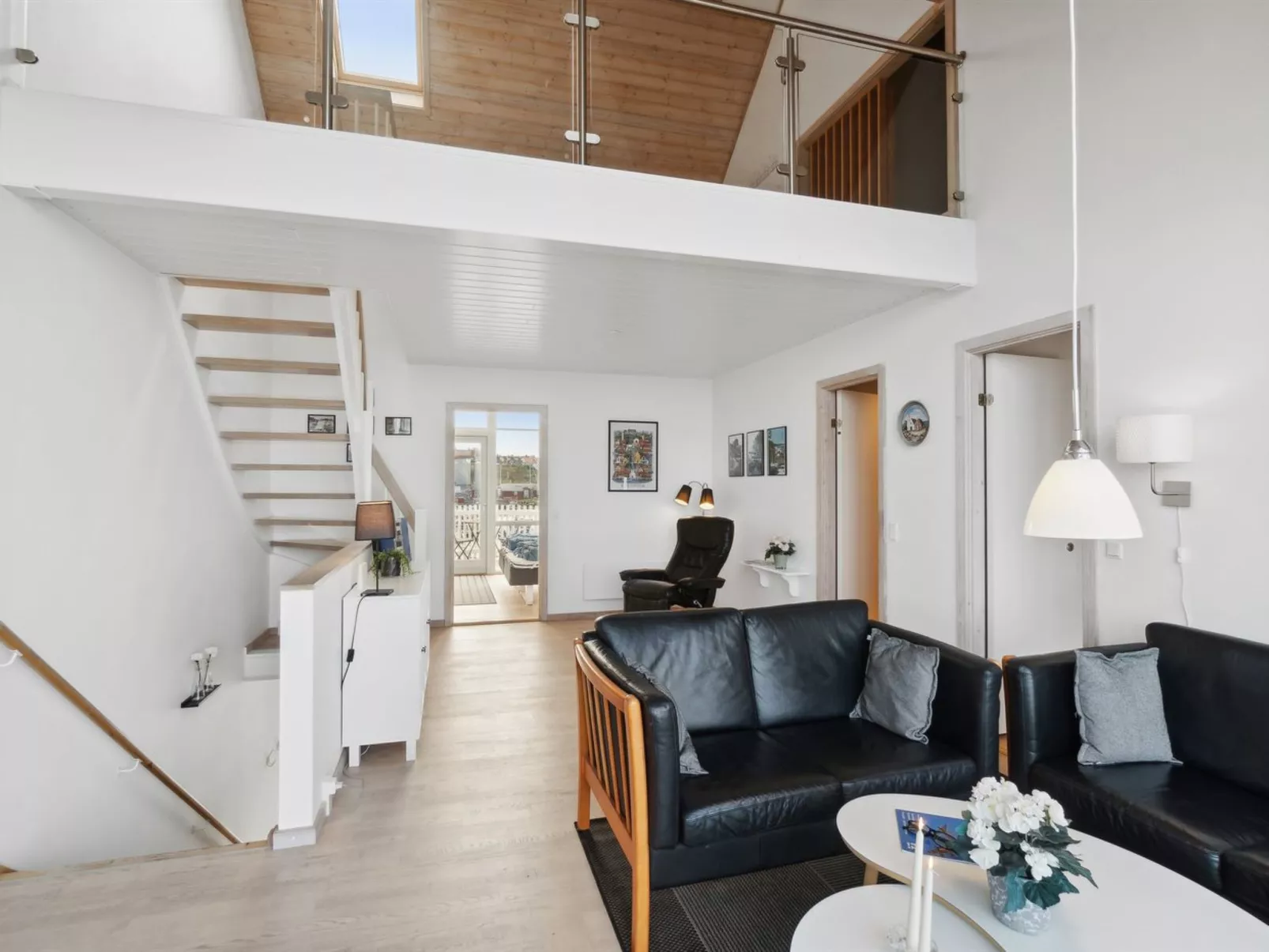 "Fridhild" - 10m from the sea-Binnen